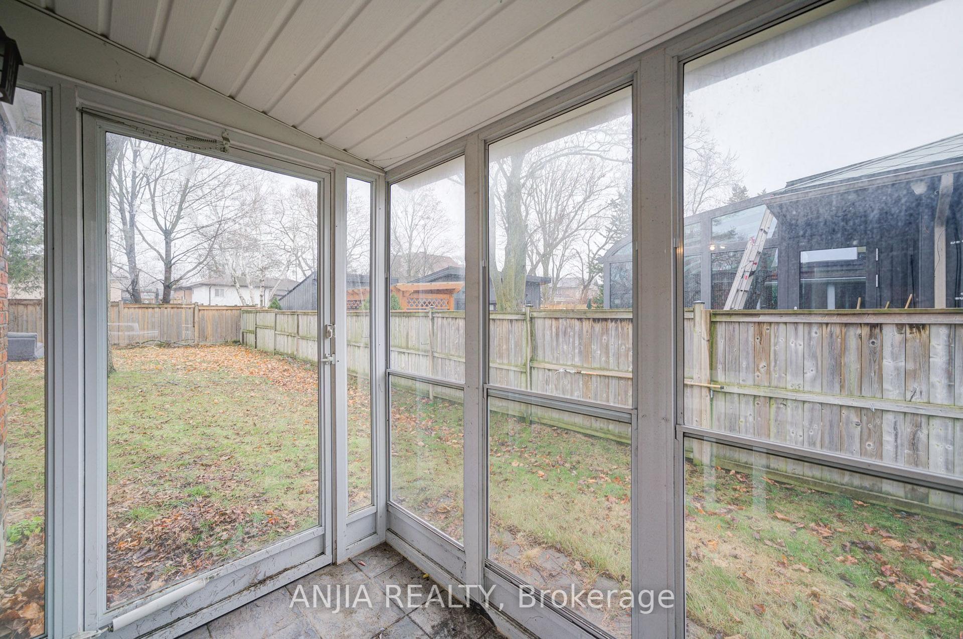 Photo 3 of 27 Jonquil Crescent, Markham, Bullock — HOMEH