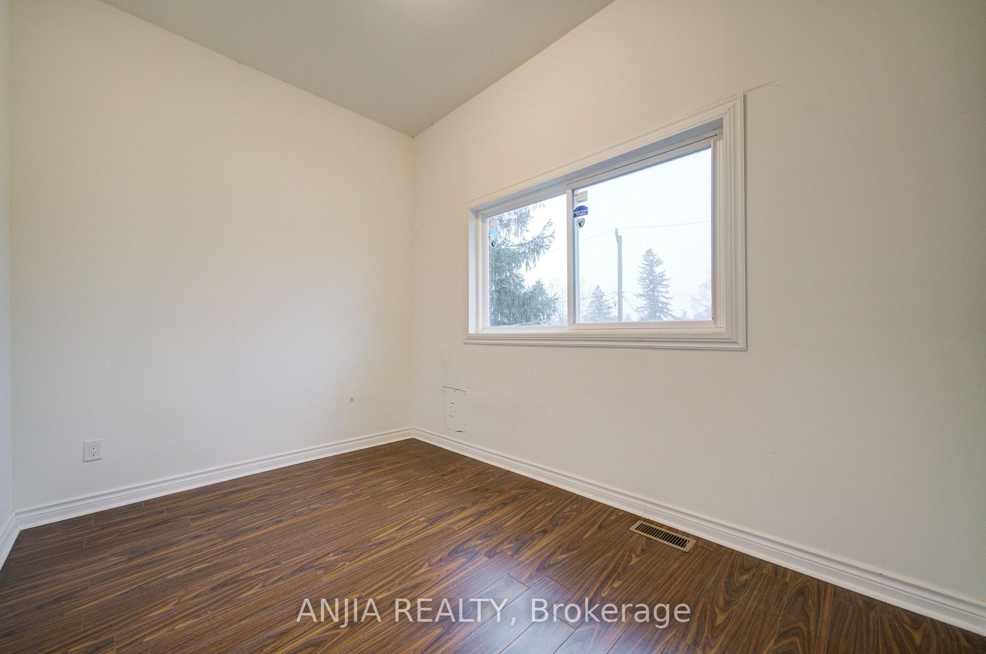 Photo 6 of 27 Jonquil Crescent, Markham, Bullock — HOMEH