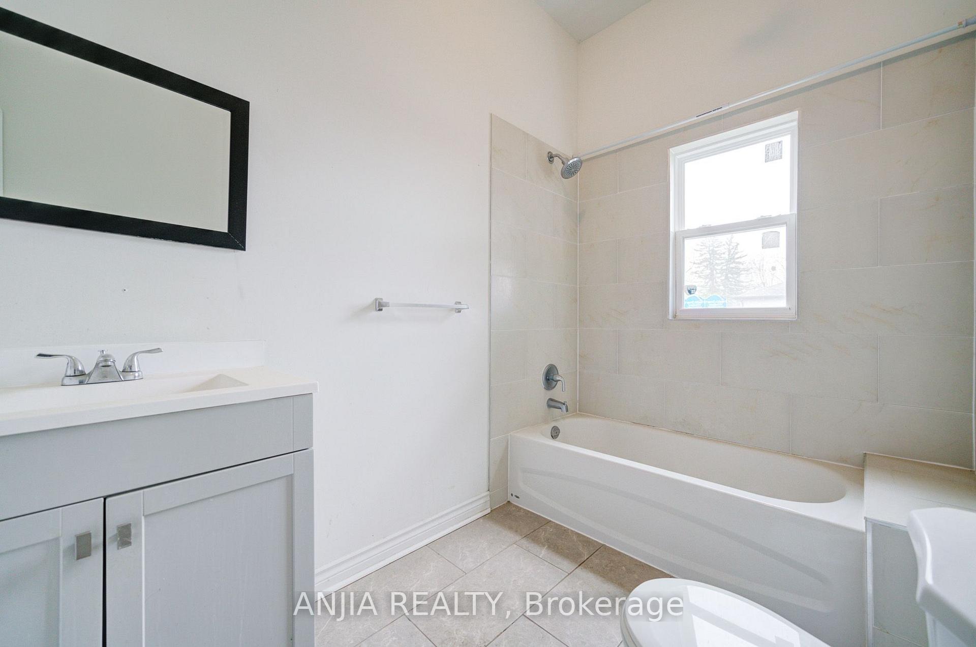 Photo 8 of 27 Jonquil Crescent, Markham, Bullock — HOMEH