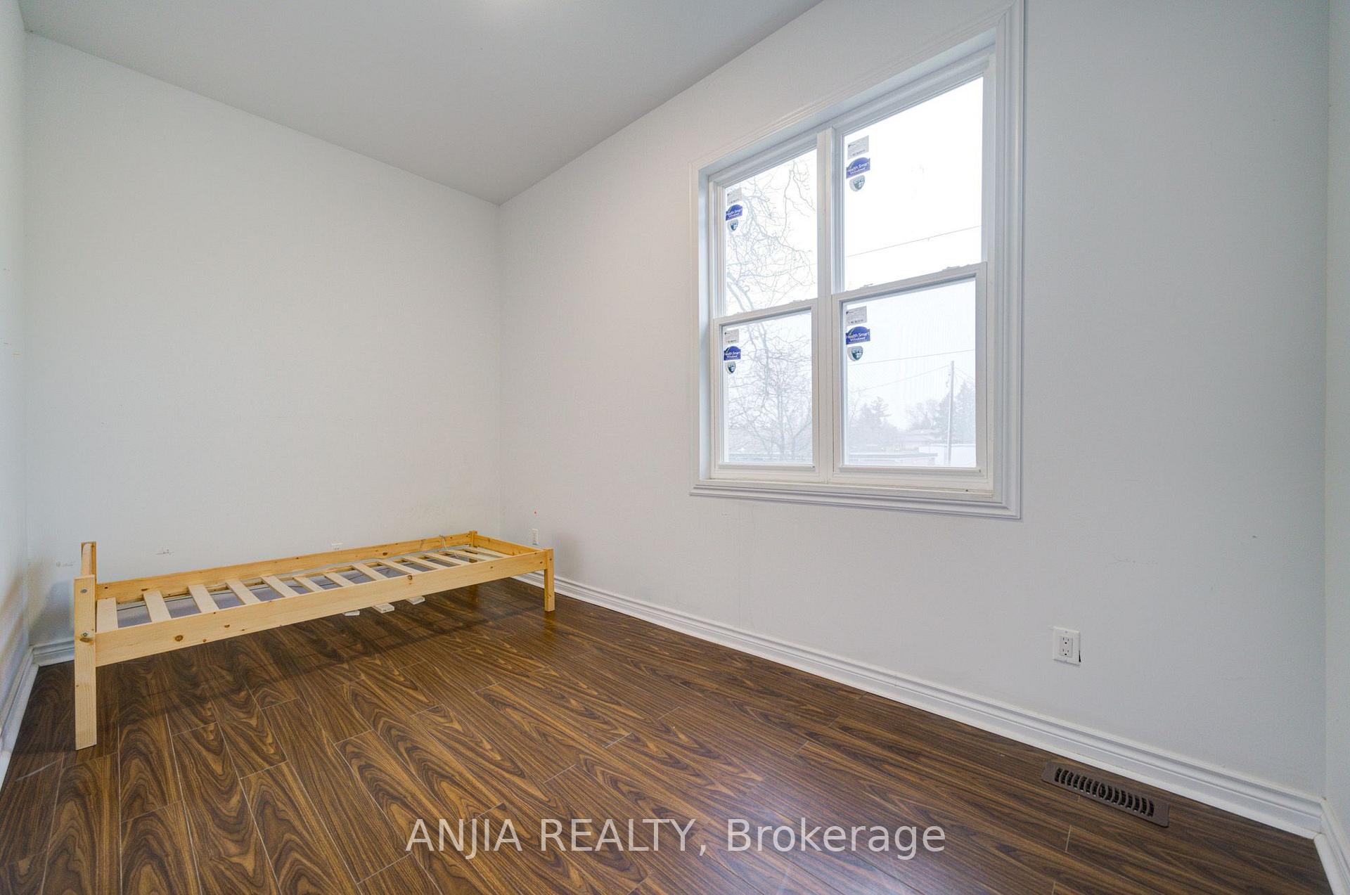 Photo 9 of 27 Jonquil Crescent, Markham, Bullock — HOMEH