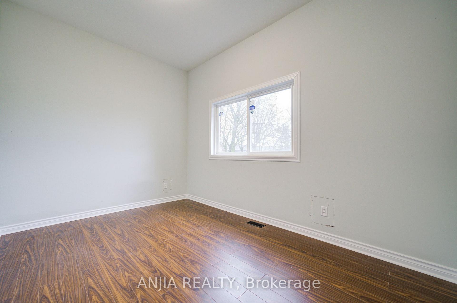 Photo 10 of 27 Jonquil Crescent, Markham, Bullock — HOMEH