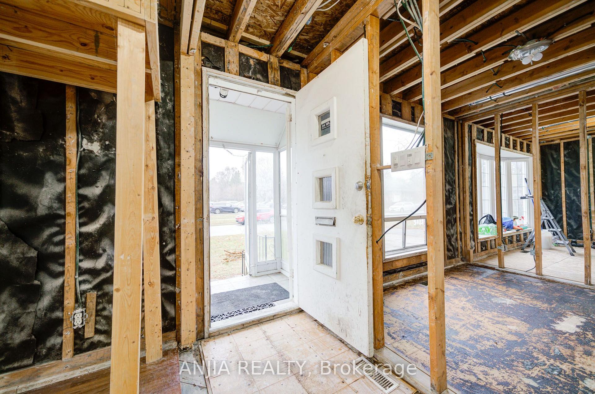 Photo 13 of 27 Jonquil Crescent, Markham, Bullock — HOMEH