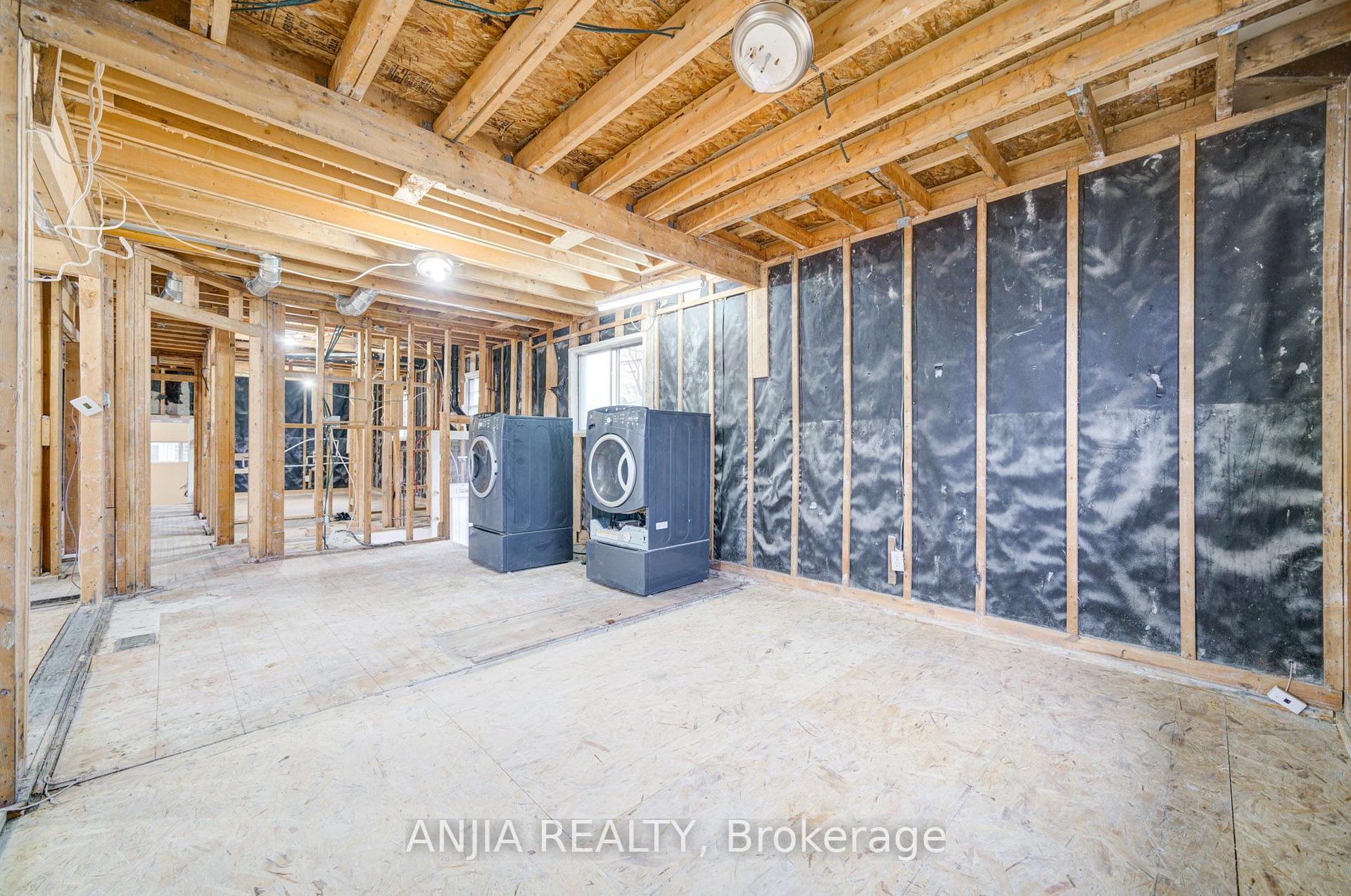 Photo 17 of 27 Jonquil Crescent, Markham, Bullock — HOMEH