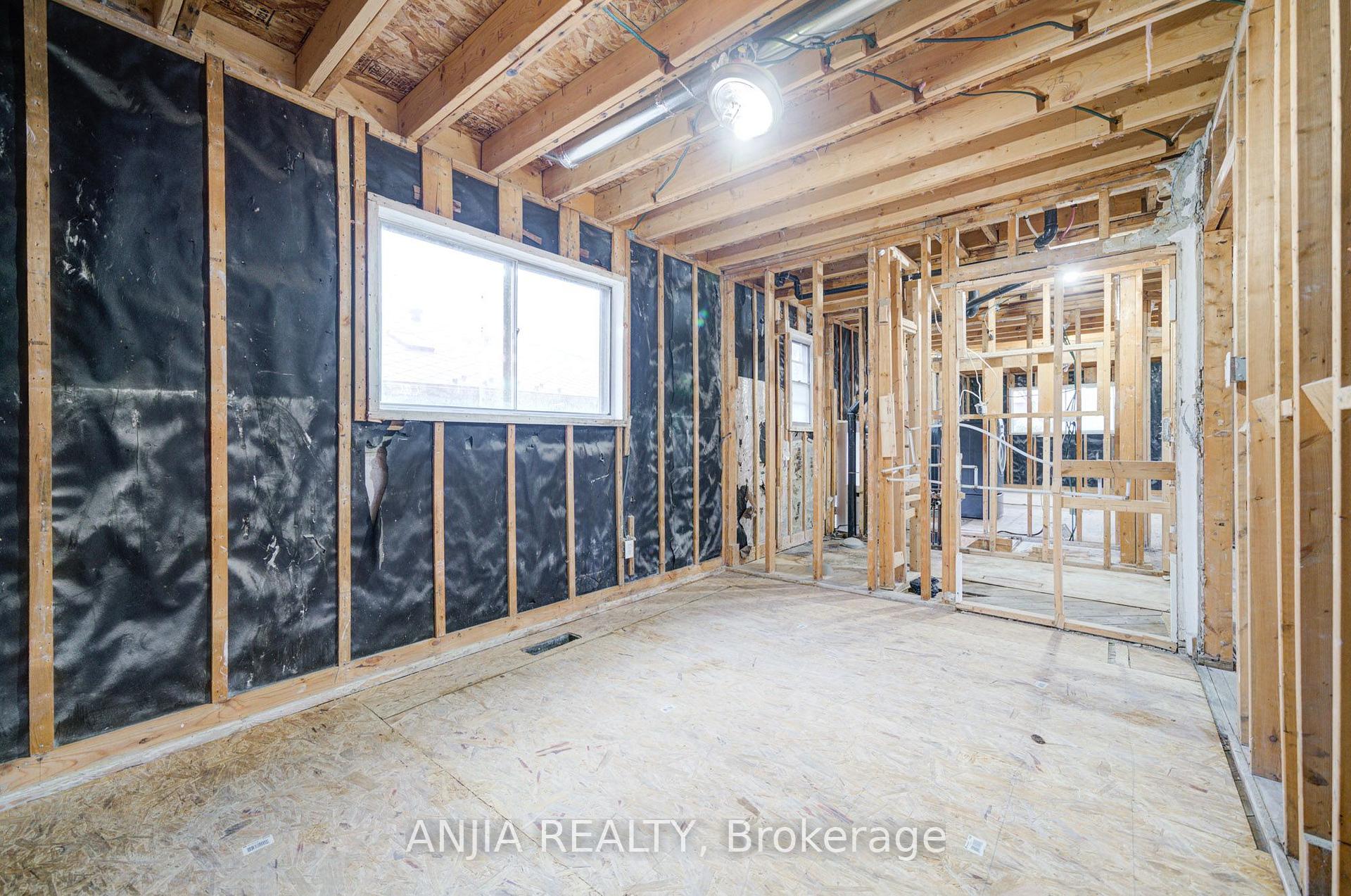Photo 24 of 27 Jonquil Crescent, Markham, Bullock — HOMEH