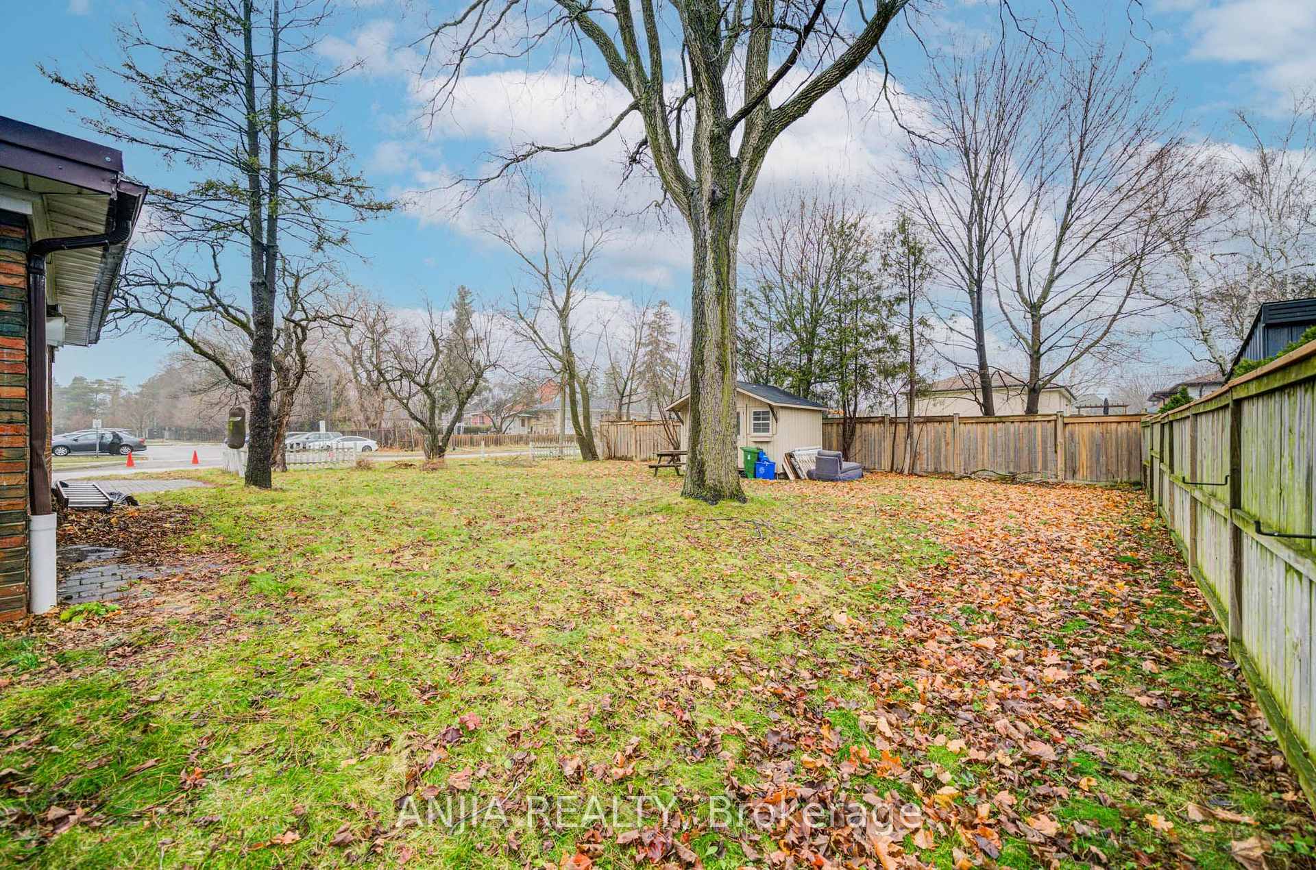Photo 37 of 27 Jonquil Crescent, Markham, Bullock — HOMEH
