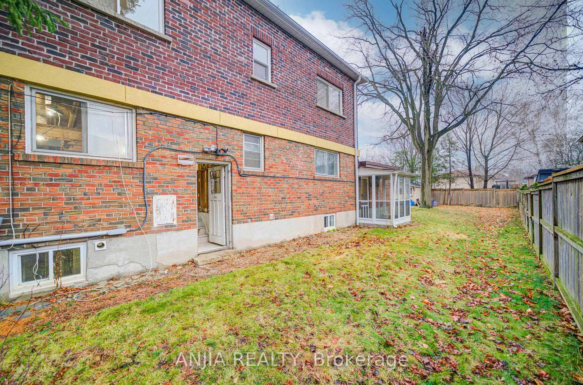 Photo 39 of 27 Jonquil Crescent, Markham, Bullock — HOMEH