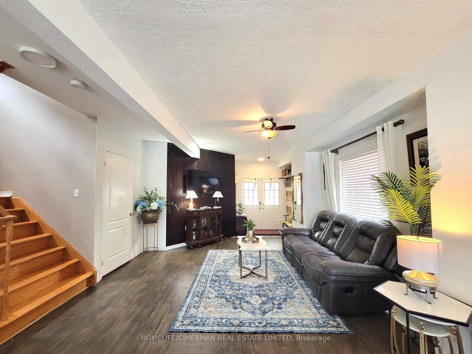 Photo 3 of 256 Mcbride Crescent, Newmarket, Summerhill Estates — HOMEH