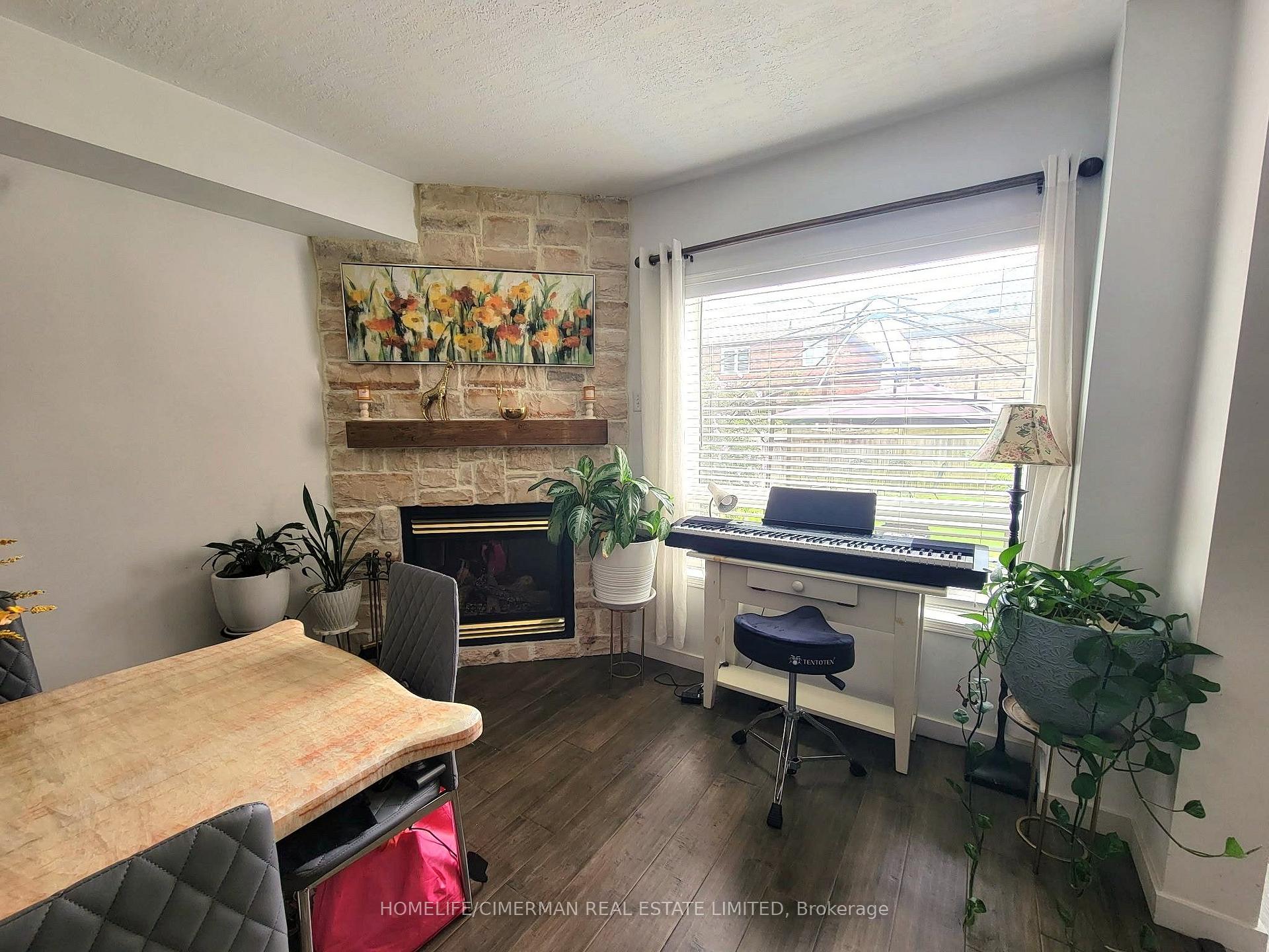 Photo 4 of 256 Mcbride Crescent, Newmarket, Summerhill Estates — HOMEH