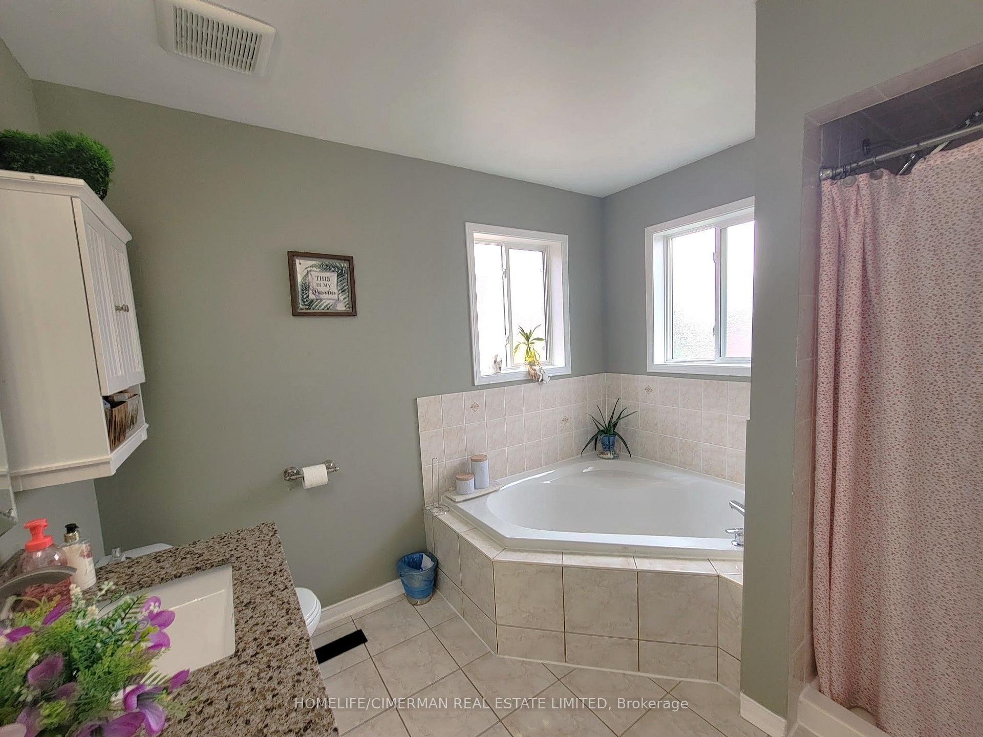 Photo 14 of 256 Mcbride Crescent, Newmarket, Summerhill Estates — HOMEH