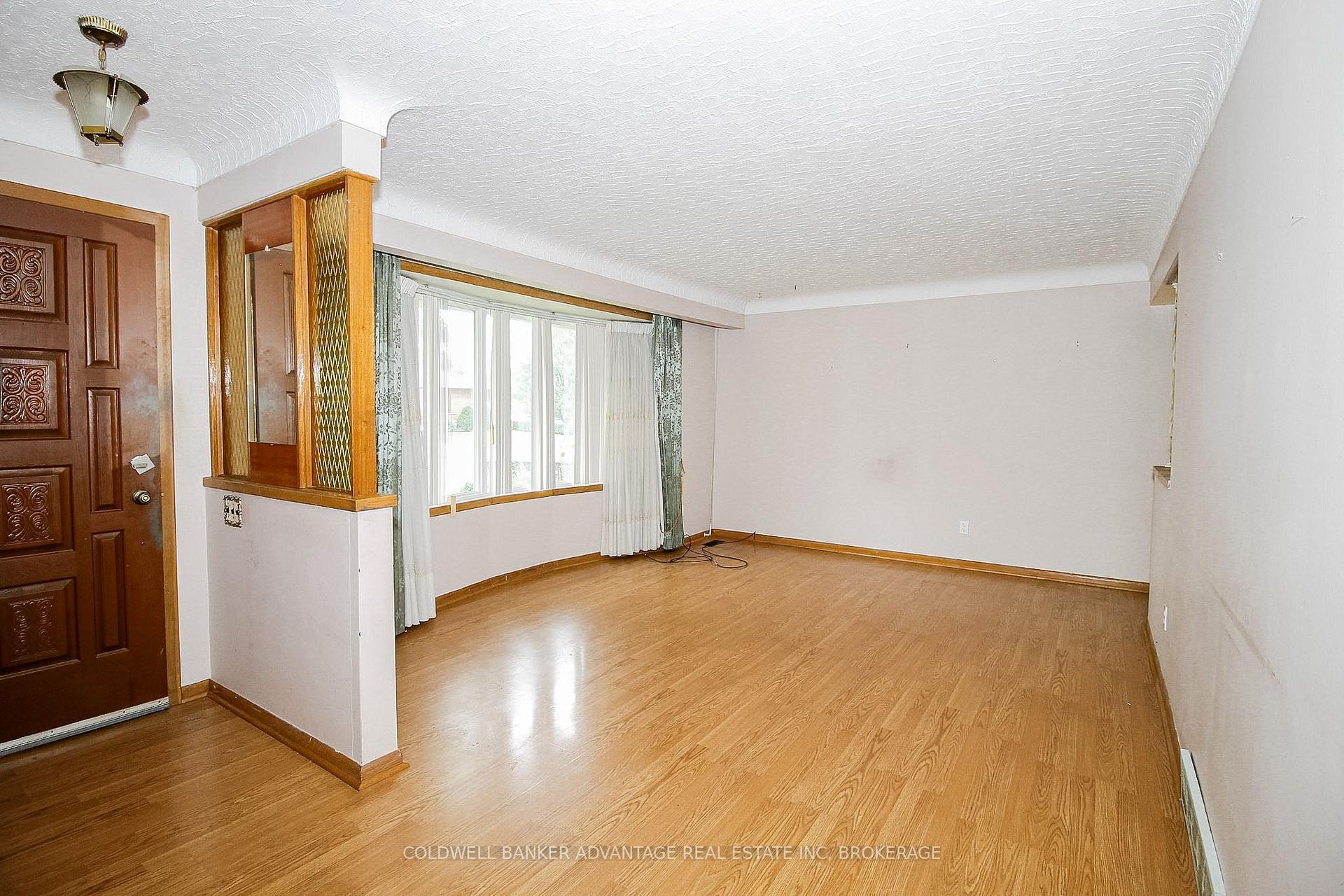 Photo 3 of 27 Hughes Avenue, Welland, Lincoln/Crowland — HOMEH
