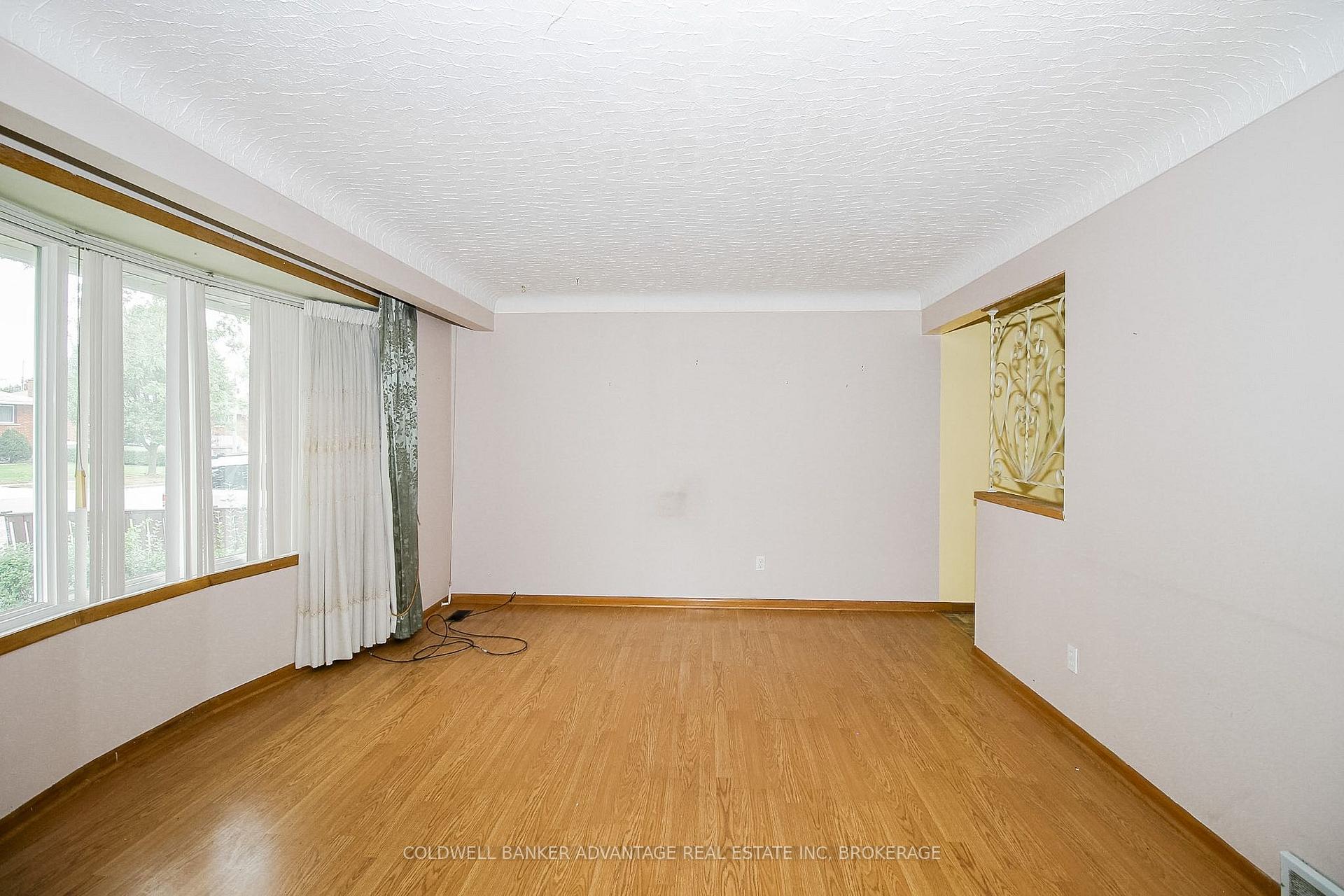 Photo 4 of 27 Hughes Avenue, Welland, Lincoln/Crowland — HOMEH