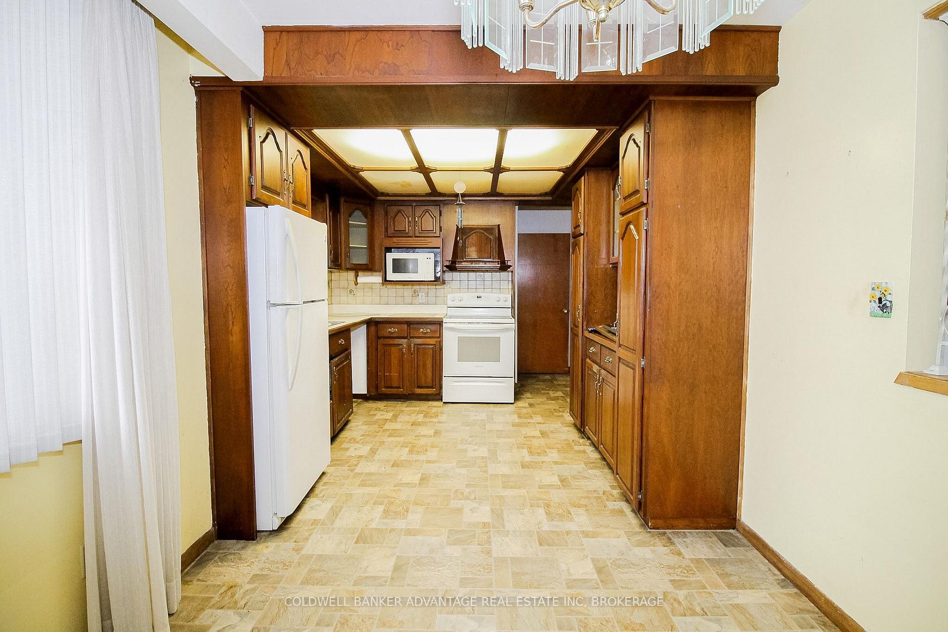 Photo 8 of 27 Hughes Avenue, Welland, Lincoln/Crowland — HOMEH