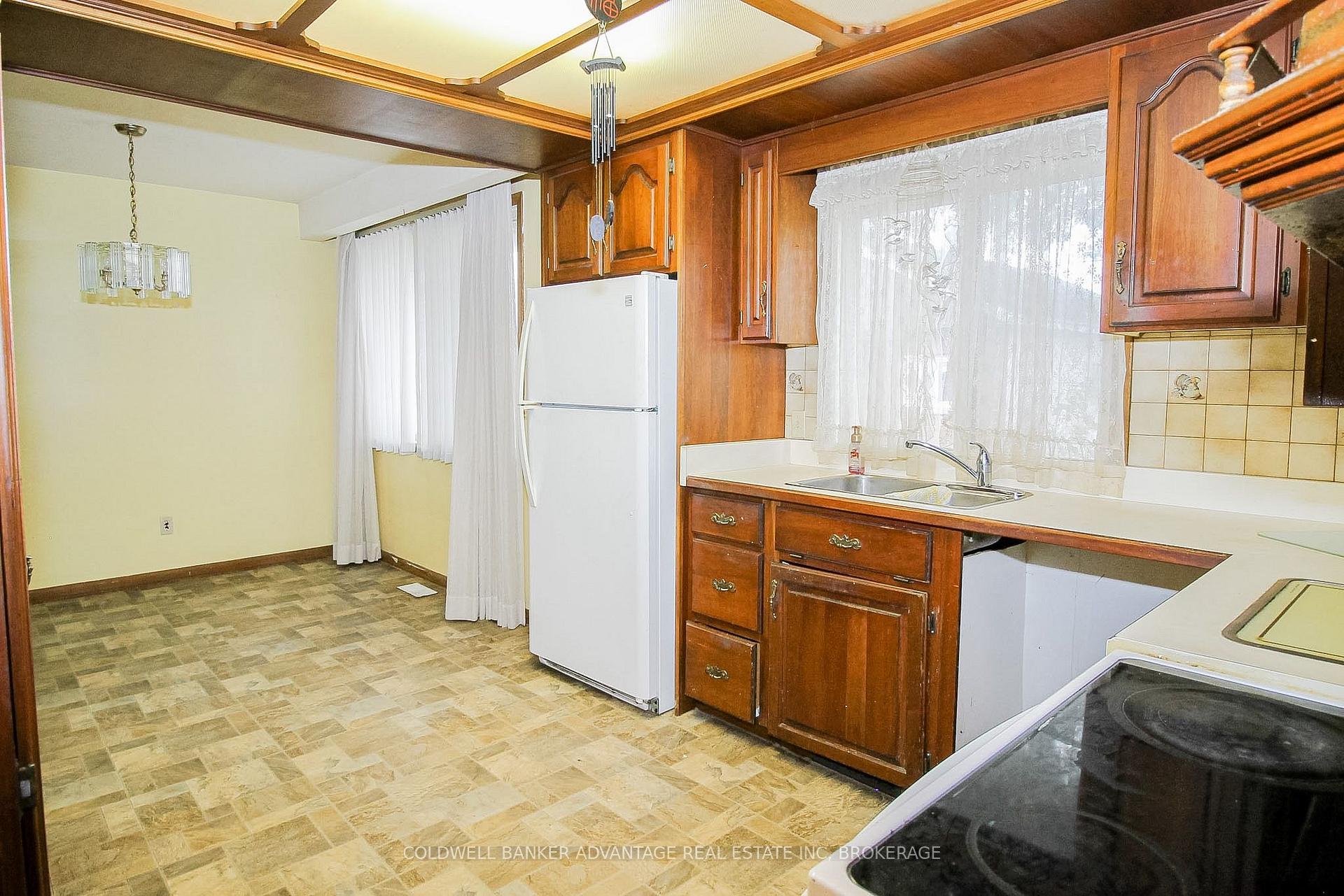 Photo 12 of 27 Hughes Avenue, Welland, Lincoln/Crowland — HOMEH