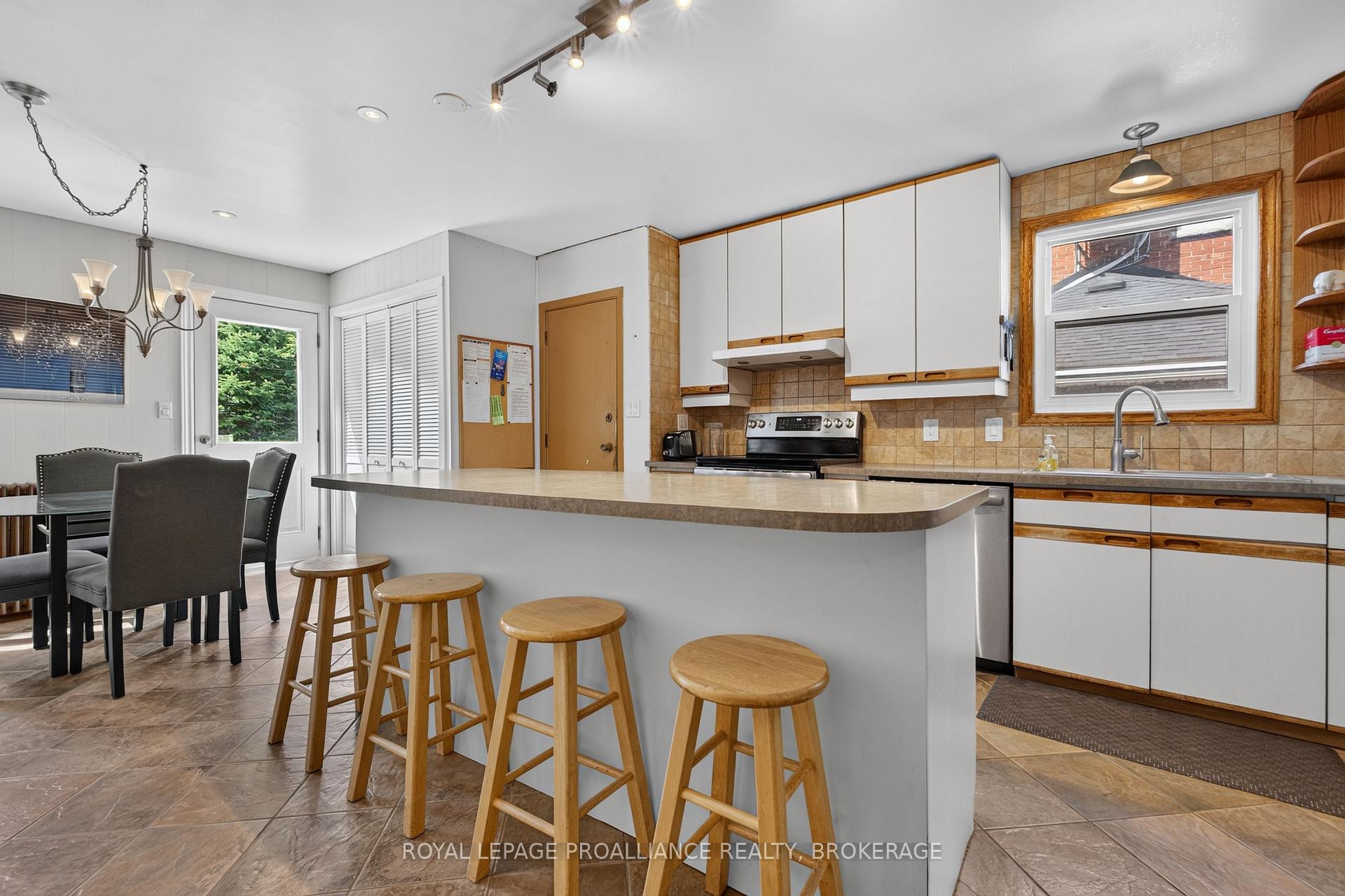 Photo 16 of 130 Macdonnell Street, Kingston, Central City East — HOMEH