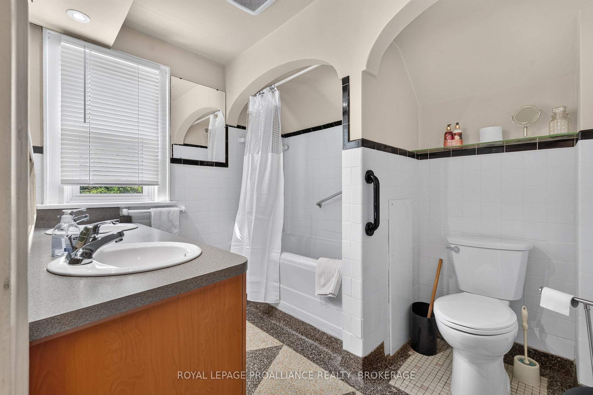 Photo 25 of 130 Macdonnell Street, Kingston, Central City East — HOMEH