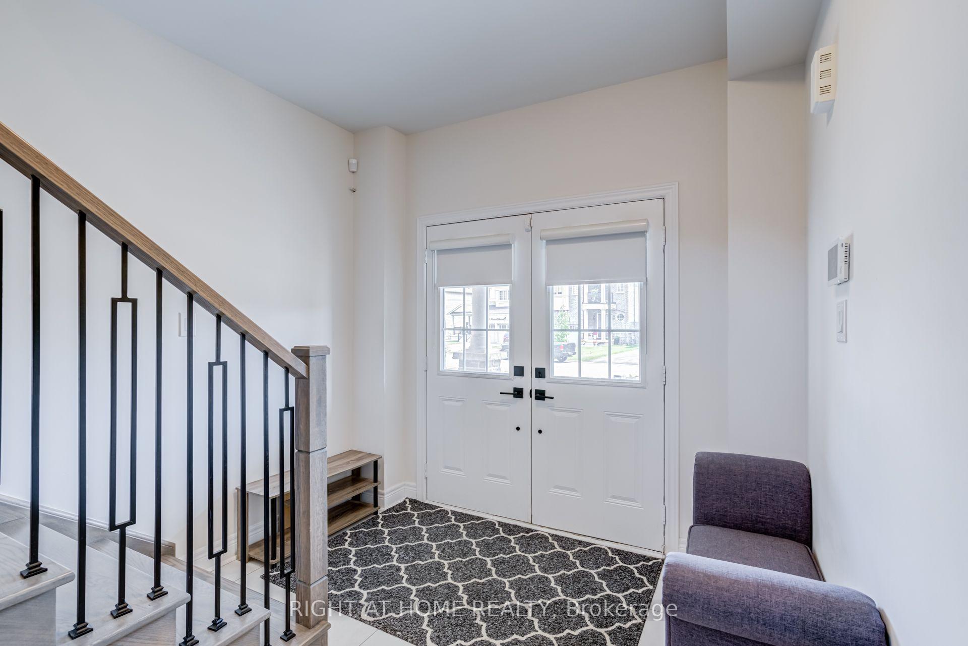 Photo 4 of 51 Rosewell Crescent, Halton Hills, Georgetown — HOMEH