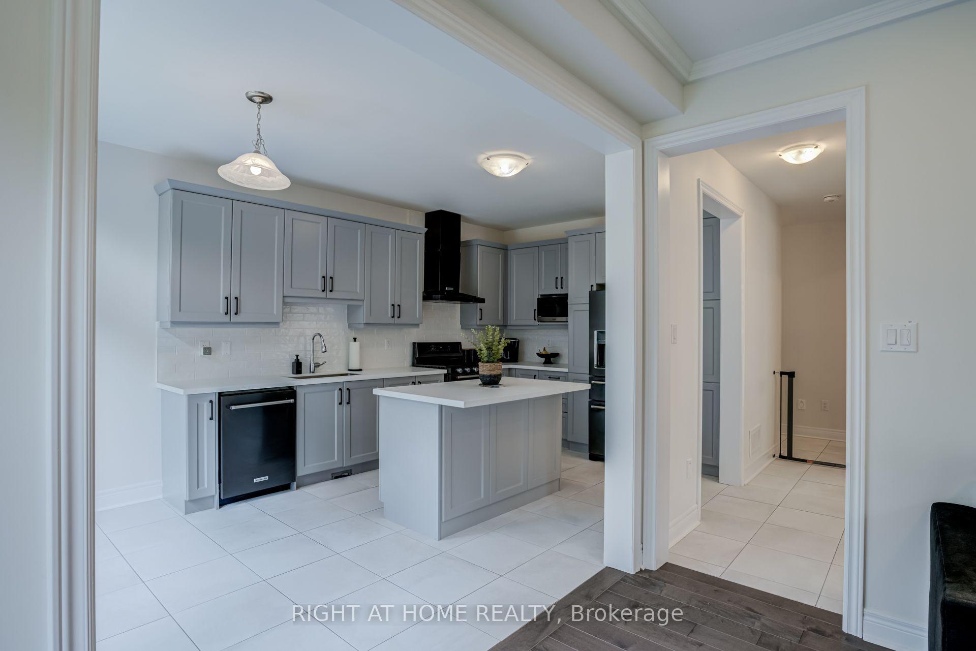 Photo 8 of 51 Rosewell Crescent, Halton Hills, Georgetown — HOMEH