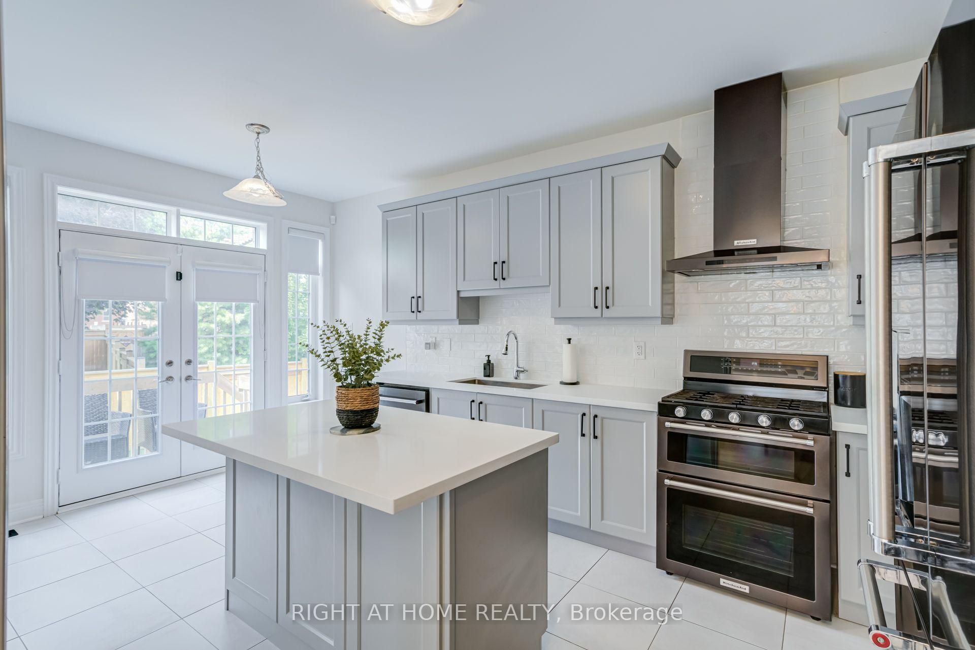 Photo 9 of 51 Rosewell Crescent, Halton Hills, Georgetown — HOMEH