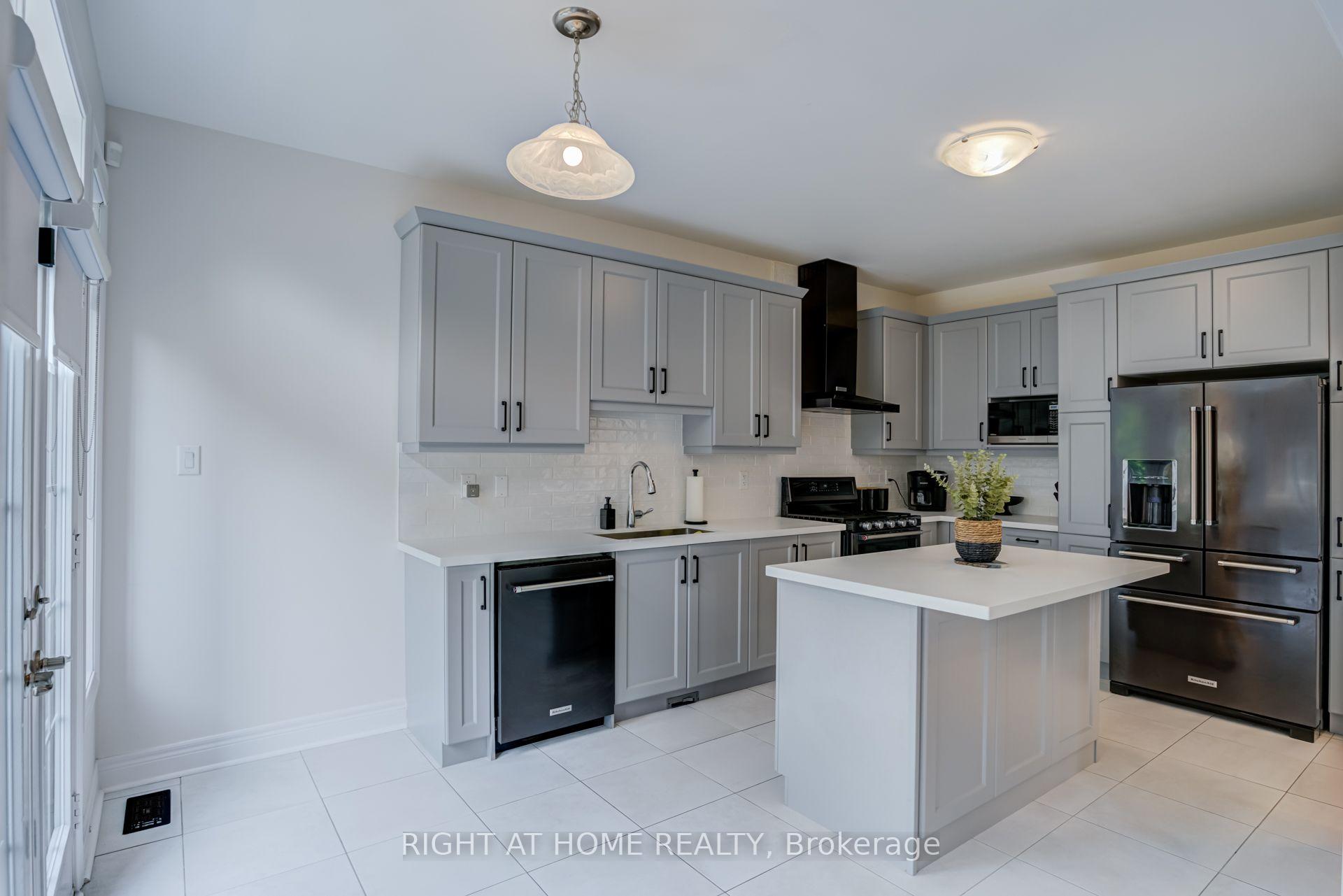 Photo 10 of 51 Rosewell Crescent, Halton Hills, Georgetown — HOMEH