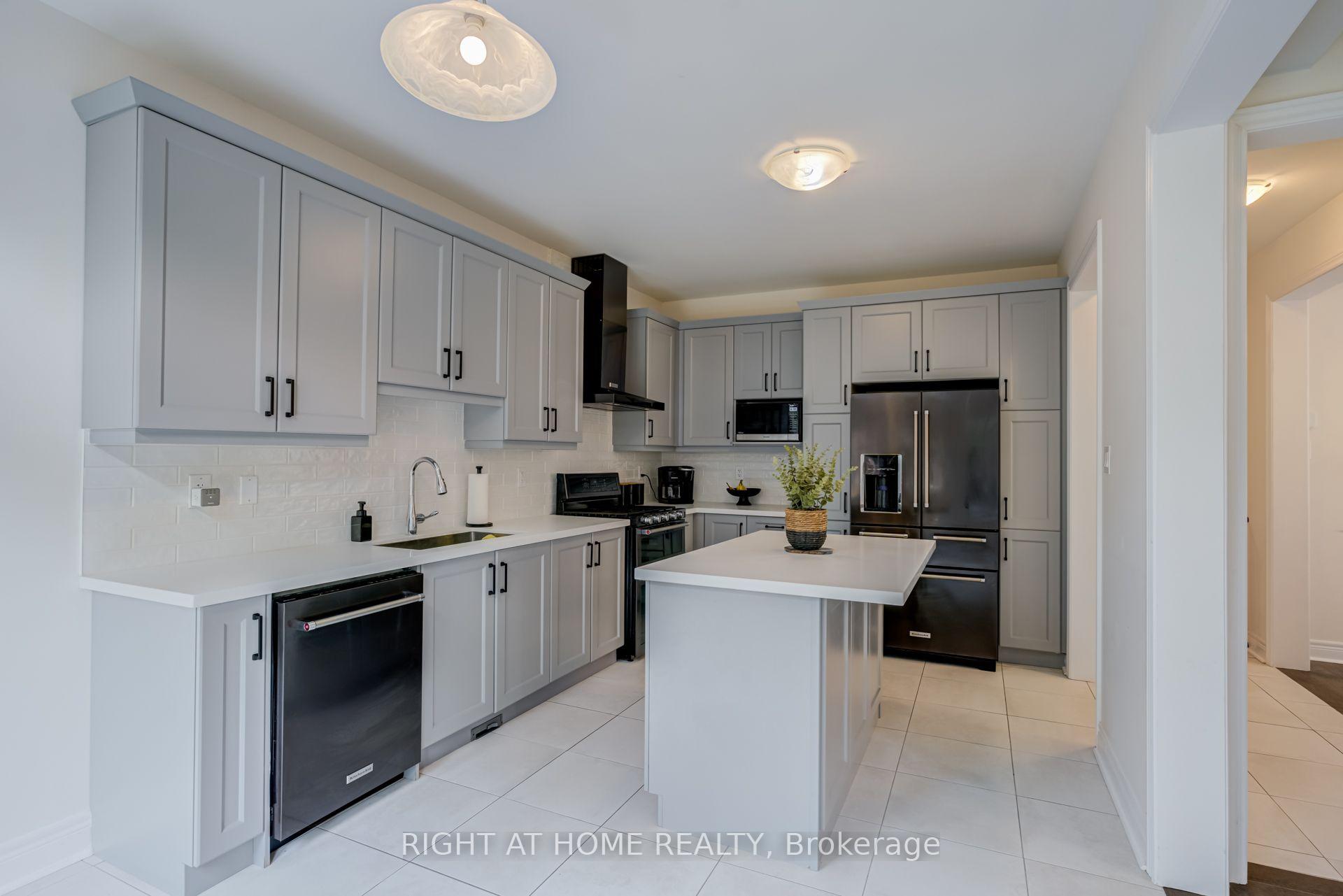 Photo 13 of 51 Rosewell Crescent, Halton Hills, Georgetown — HOMEH