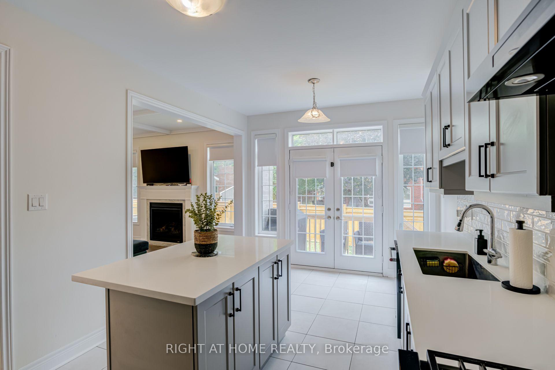 Photo 14 of 51 Rosewell Crescent, Halton Hills, Georgetown — HOMEH