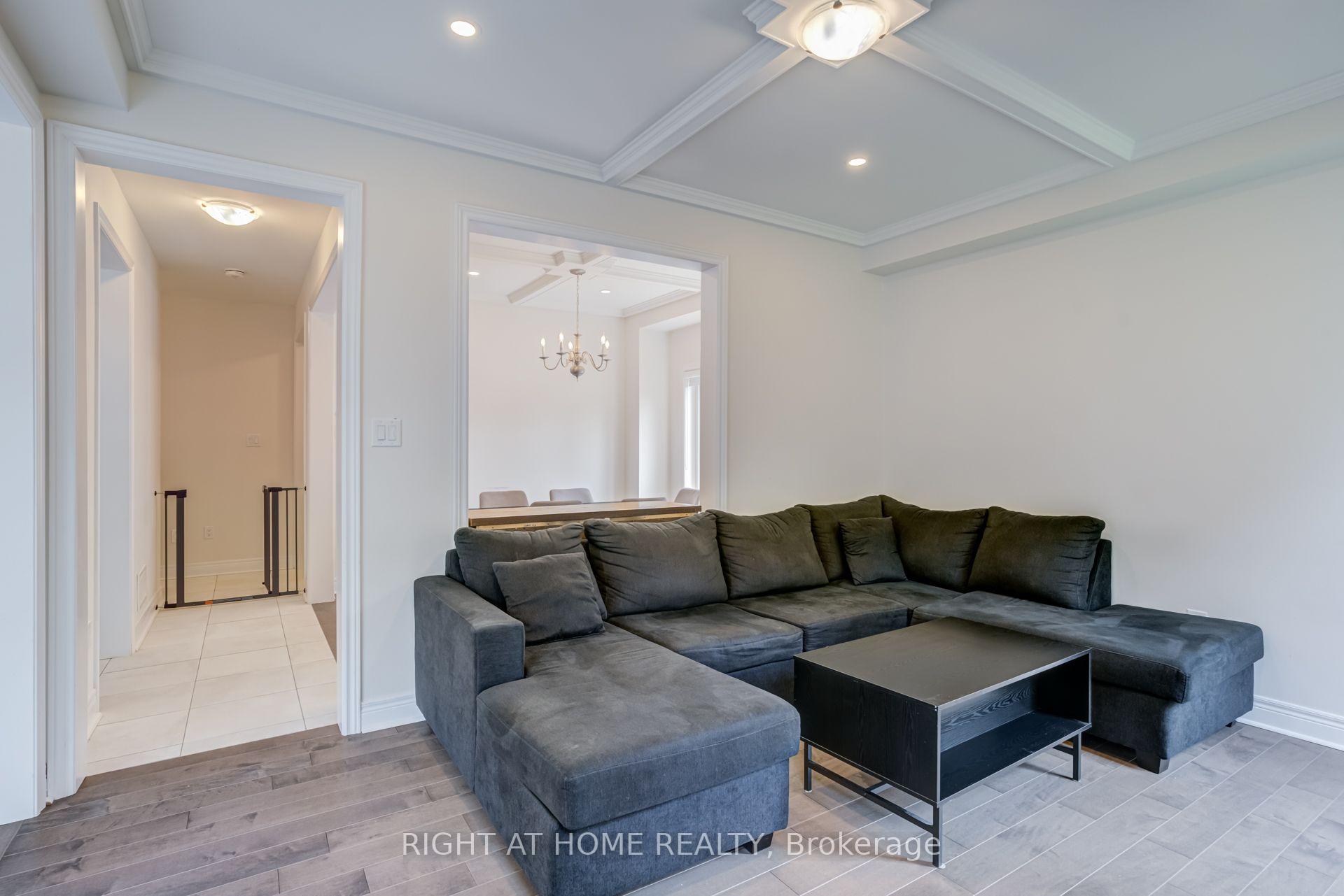 Photo 16 of 51 Rosewell Crescent, Halton Hills, Georgetown — HOMEH