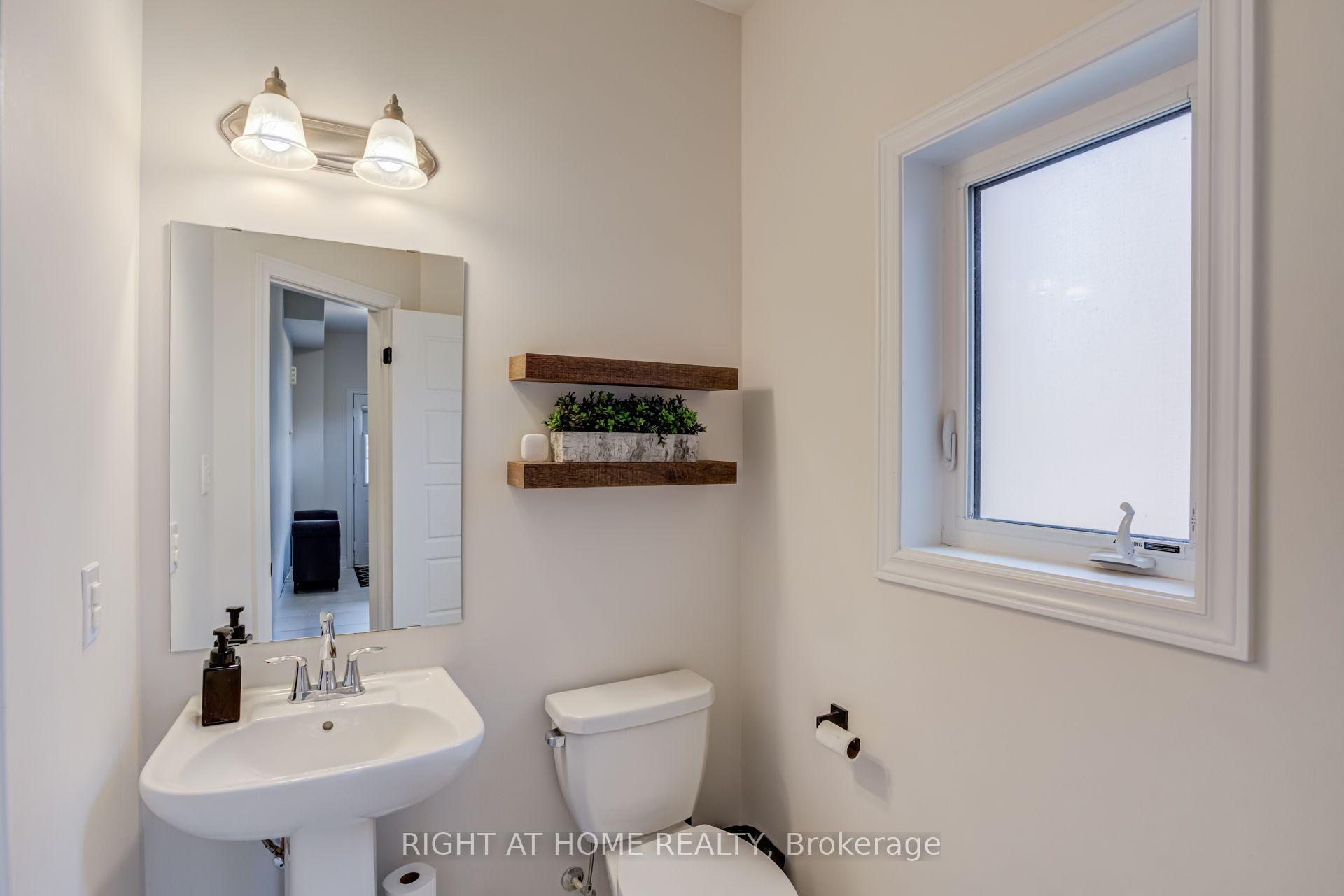 Photo 23 of 51 Rosewell Crescent, Halton Hills, Georgetown — HOMEH