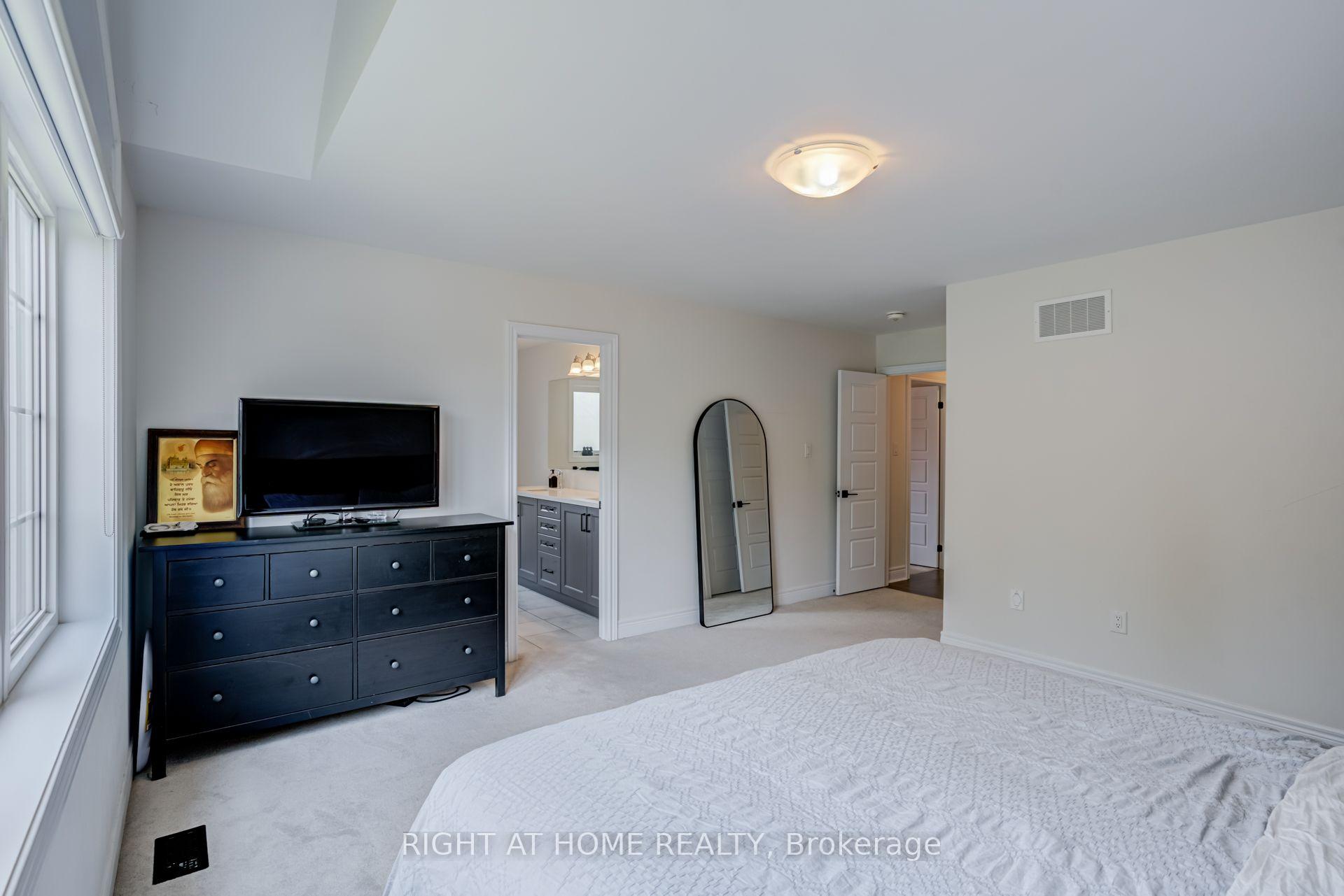 Photo 31 of 51 Rosewell Crescent, Halton Hills, Georgetown — HOMEH