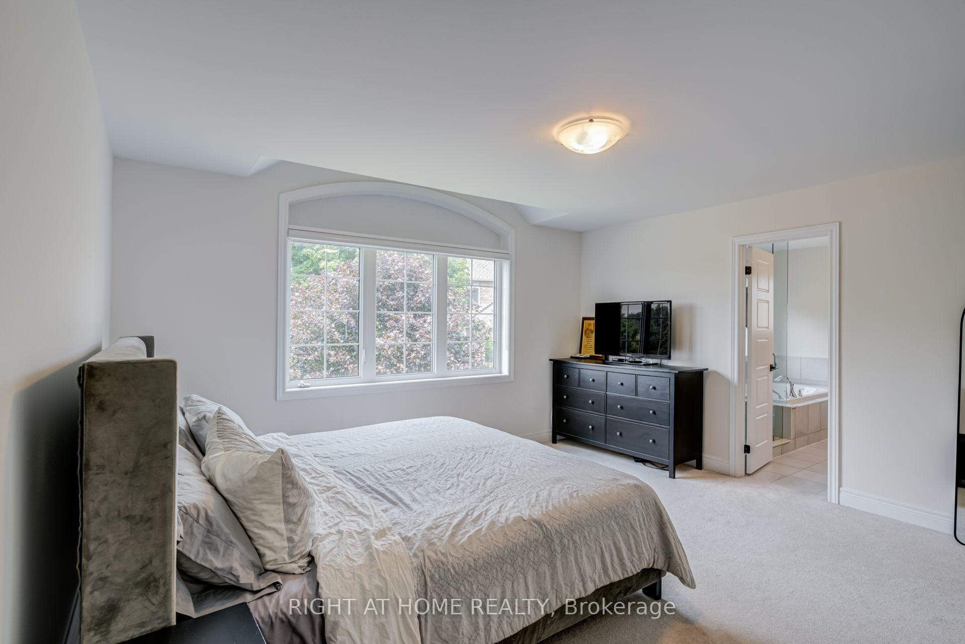 Photo 32 of 51 Rosewell Crescent, Halton Hills, Georgetown — HOMEH