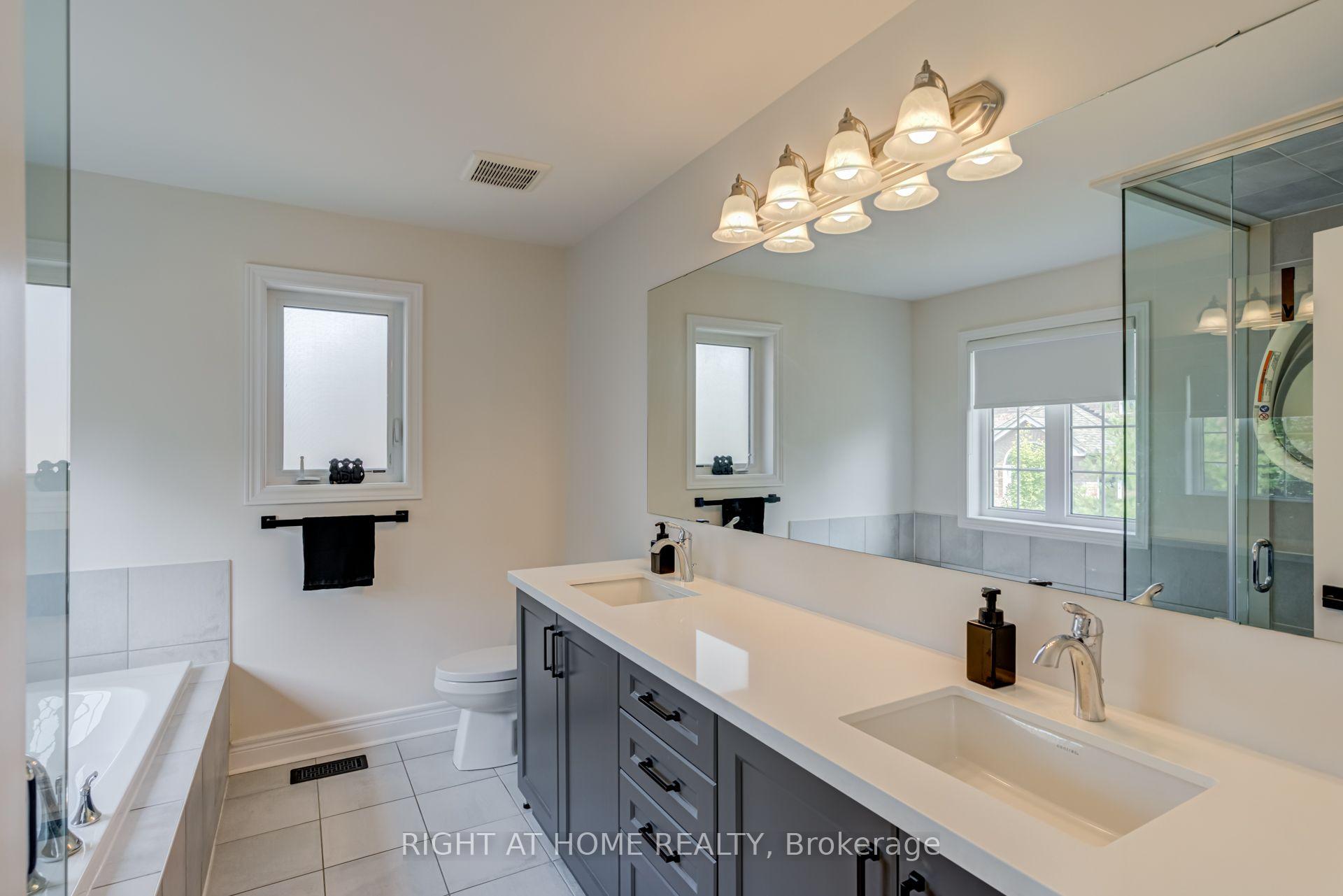 Photo 33 of 51 Rosewell Crescent, Halton Hills, Georgetown — HOMEH