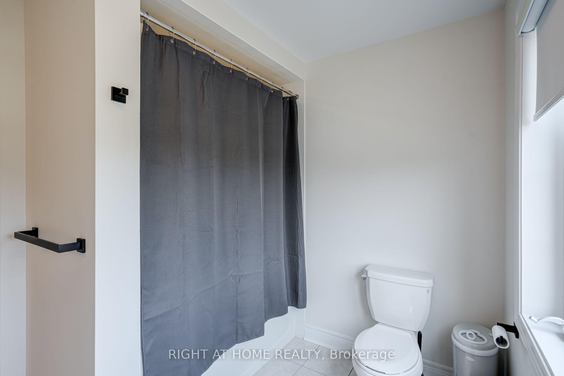 Photo 43 of 51 Rosewell Crescent, Halton Hills, Georgetown — HOMEH