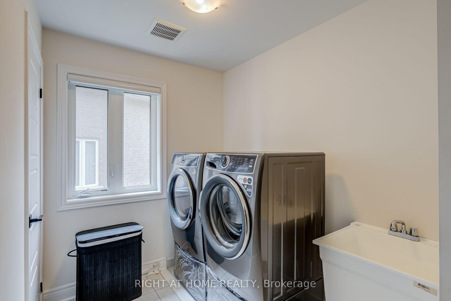 Photo 44 of 51 Rosewell Crescent, Halton Hills, Georgetown — HOMEH