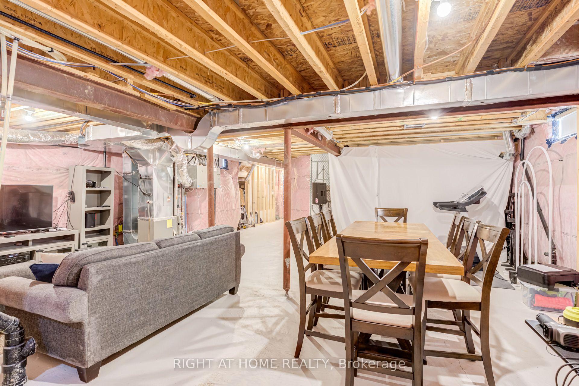 Photo 46 of 51 Rosewell Crescent, Halton Hills, Georgetown — HOMEH