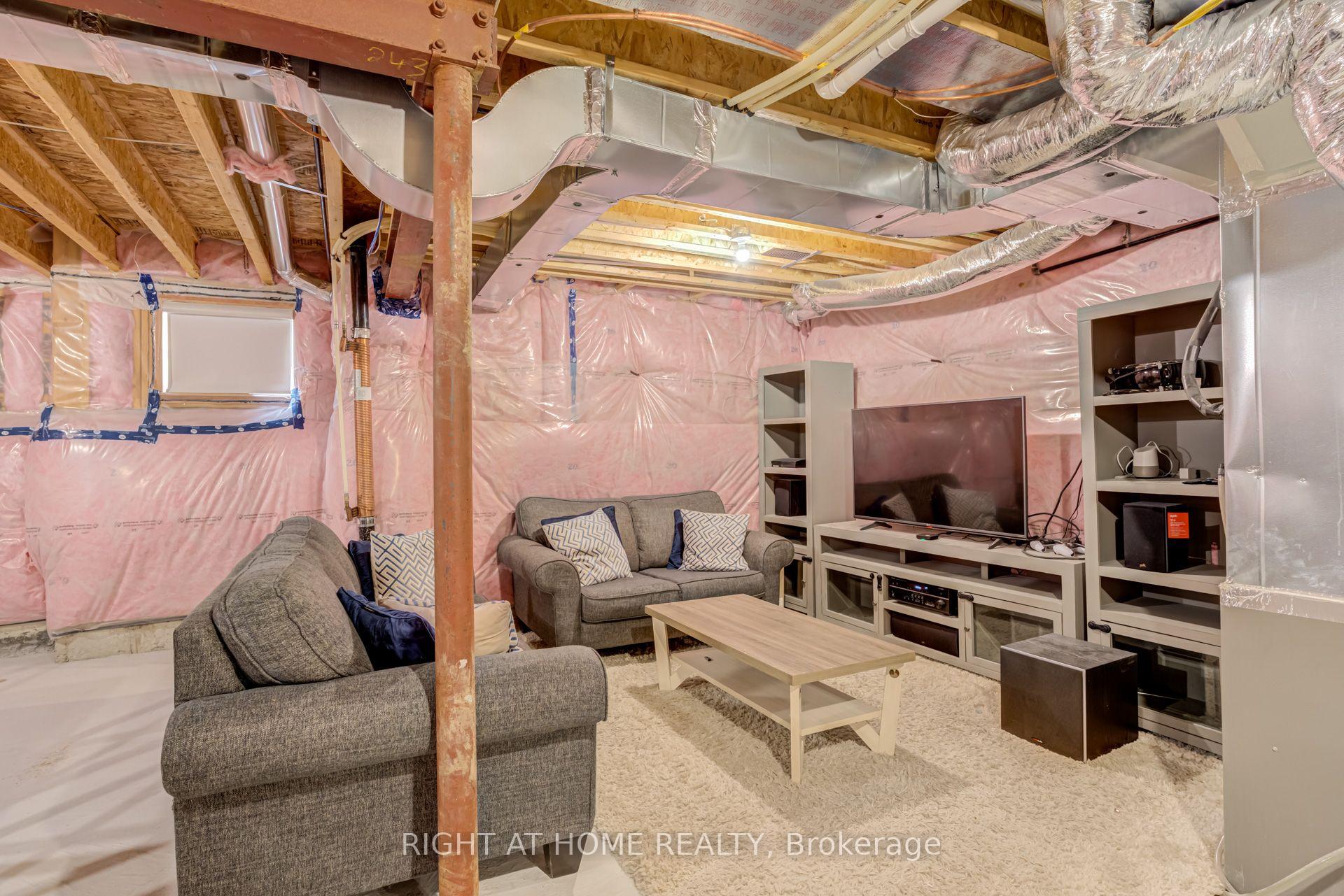 Photo 47 of 51 Rosewell Crescent, Halton Hills, Georgetown — HOMEH