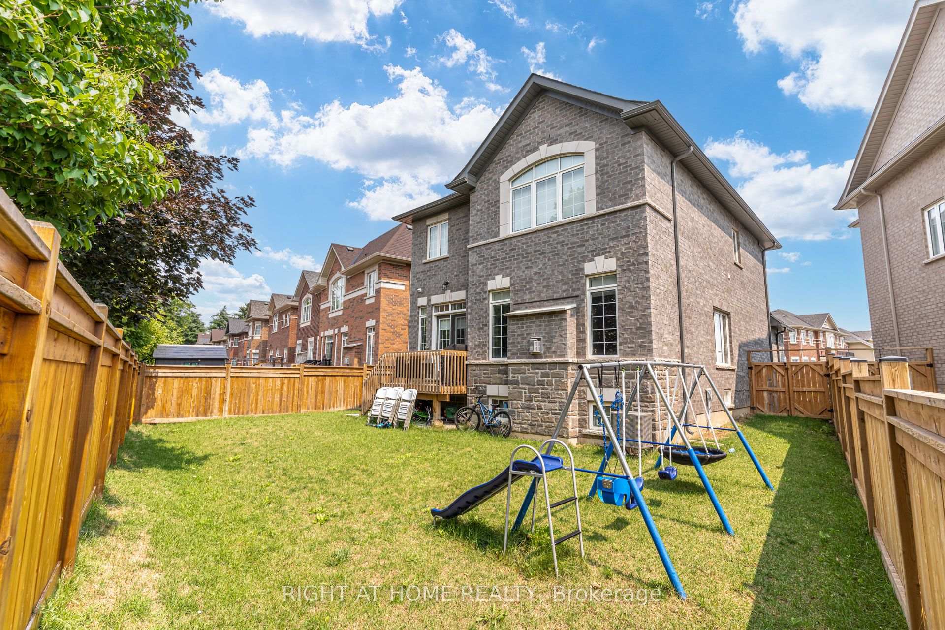 Photo 48 of 51 Rosewell Crescent, Halton Hills, Georgetown — HOMEH