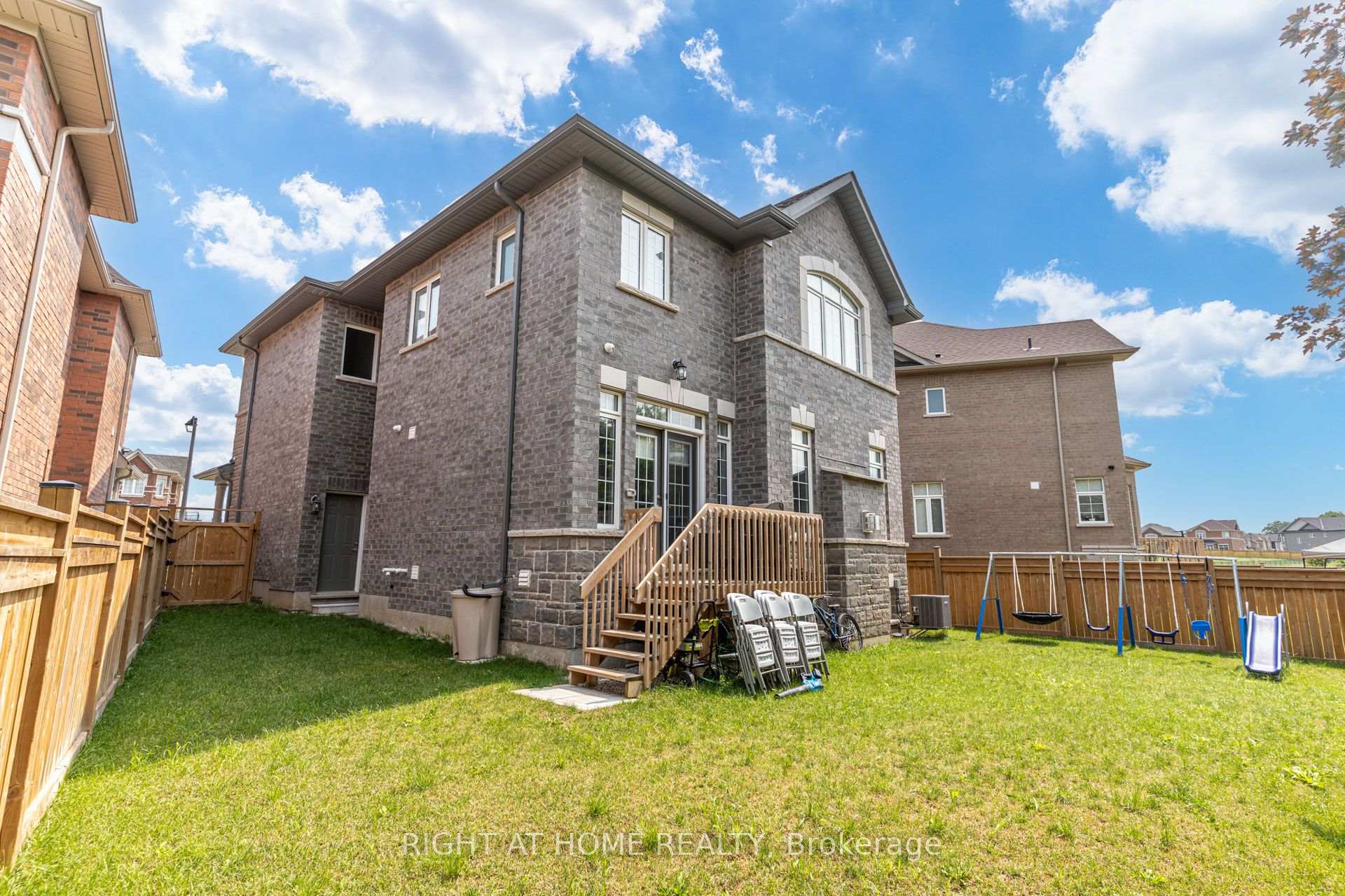 Photo 49 of 51 Rosewell Crescent, Halton Hills, Georgetown — HOMEH