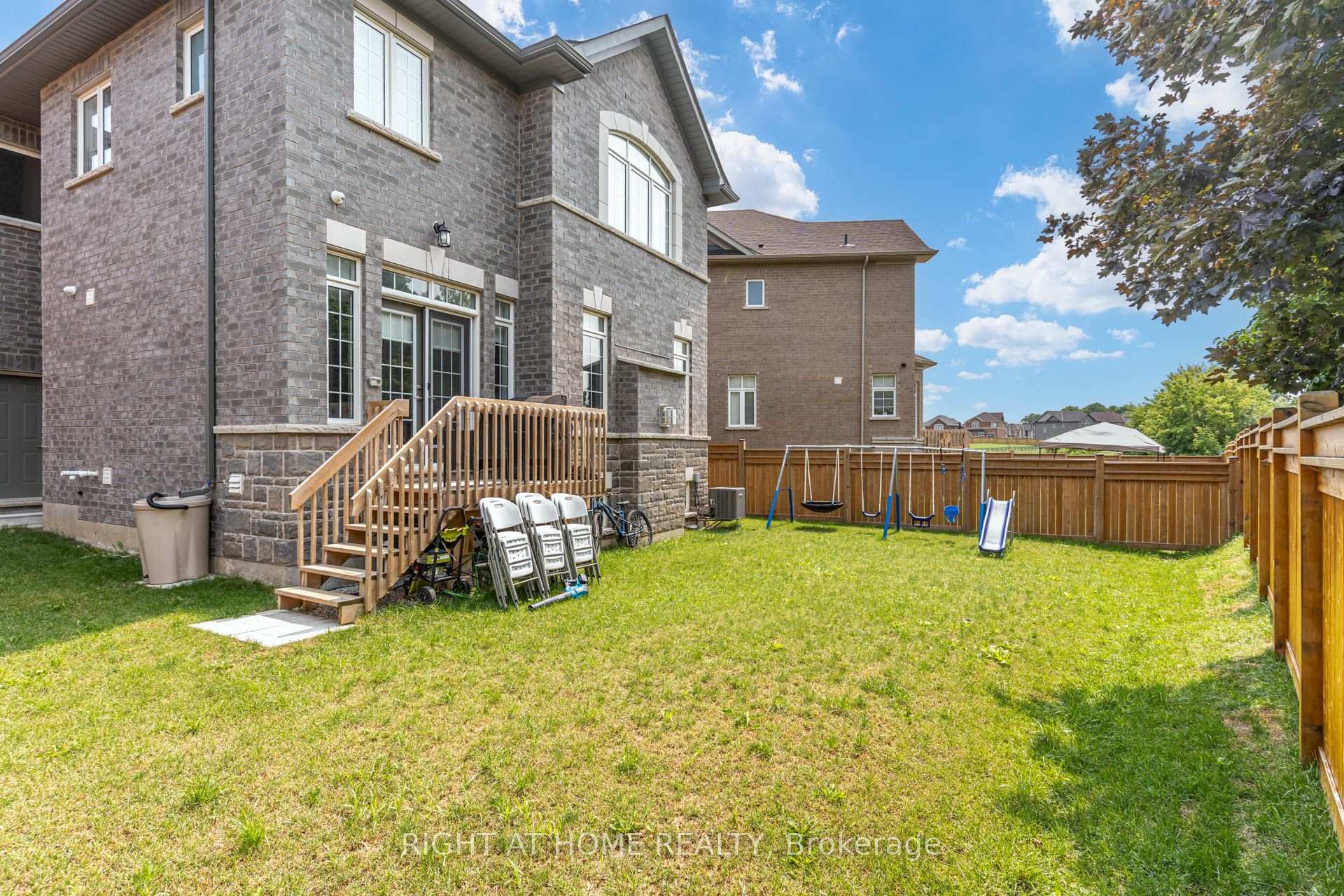 Photo 50 of 51 Rosewell Crescent, Halton Hills, Georgetown — HOMEH