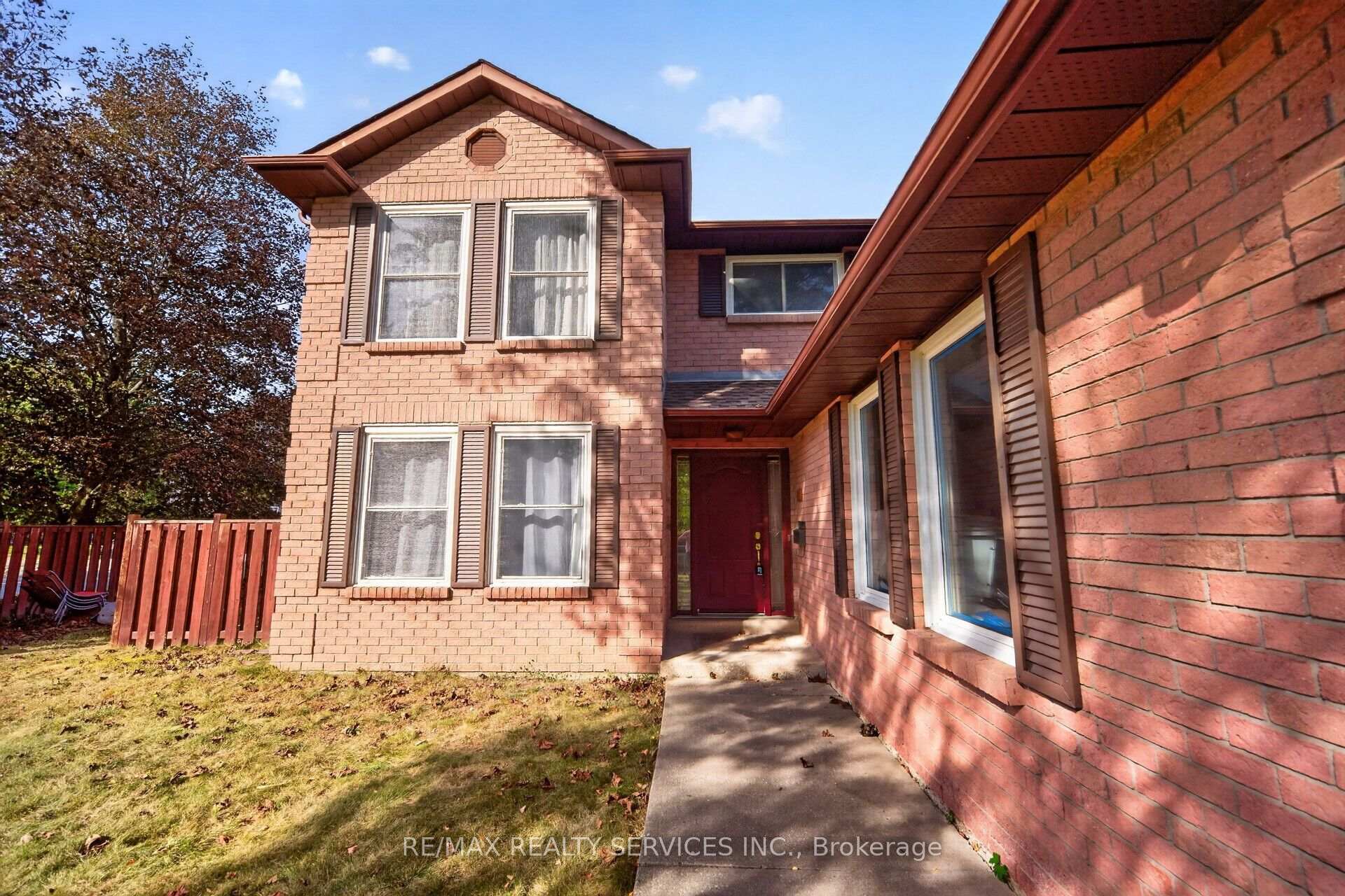 Photo 3 of 115 Amberly Boulevard, Hamilton, Ancaster — HOMEH