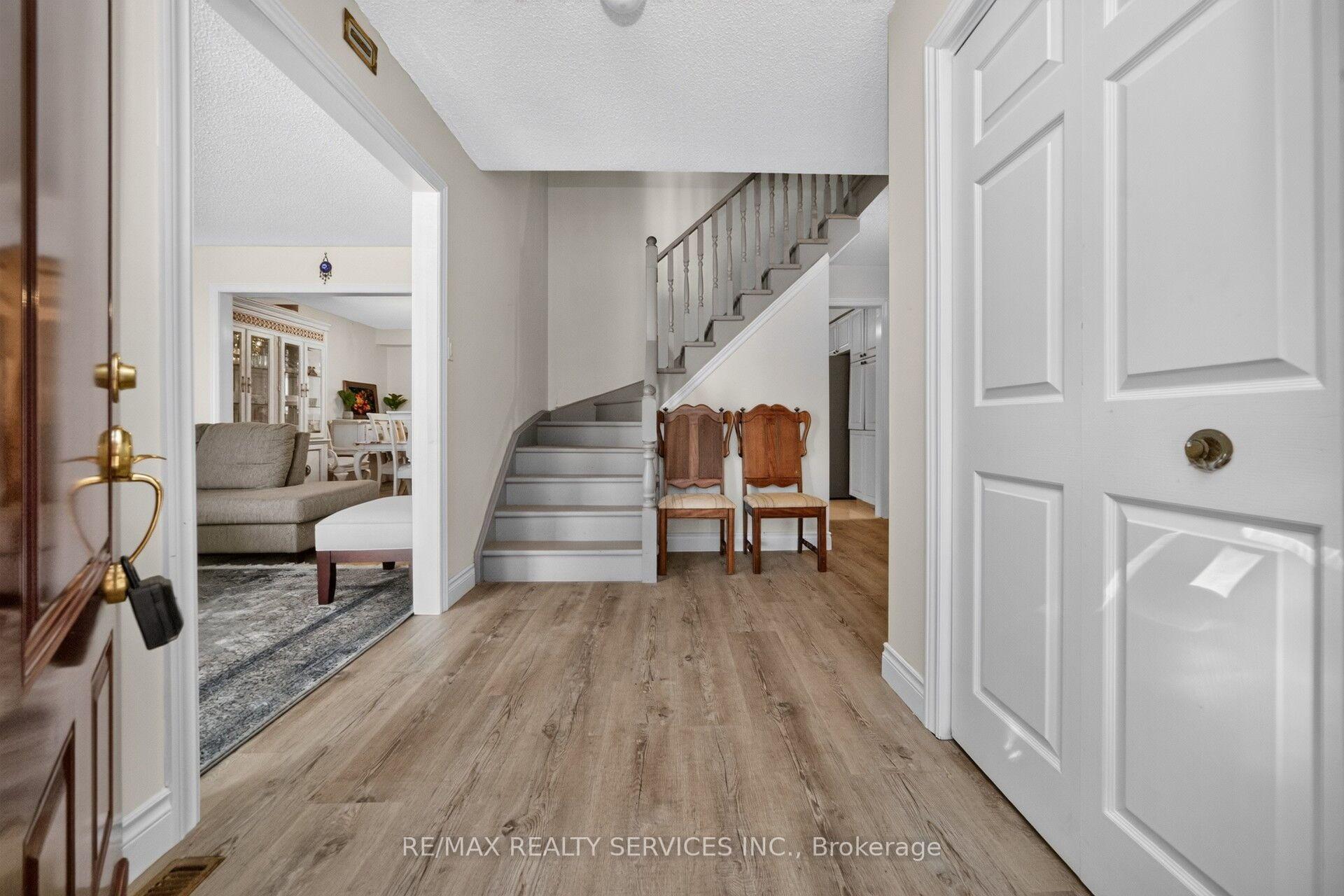 Photo 4 of 115 Amberly Boulevard, Hamilton, Ancaster — HOMEH