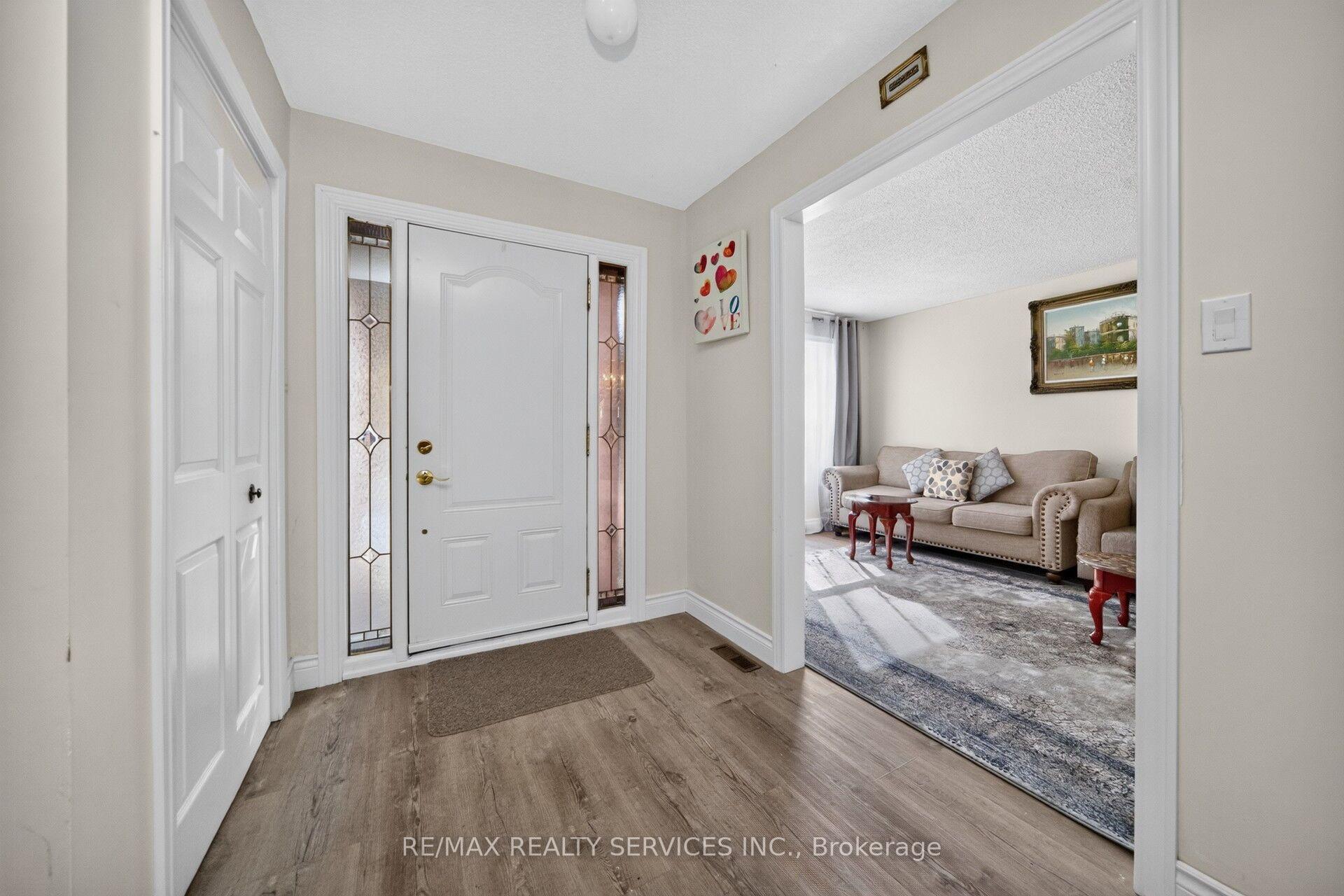 Photo 5 of 115 Amberly Boulevard, Hamilton, Ancaster — HOMEH