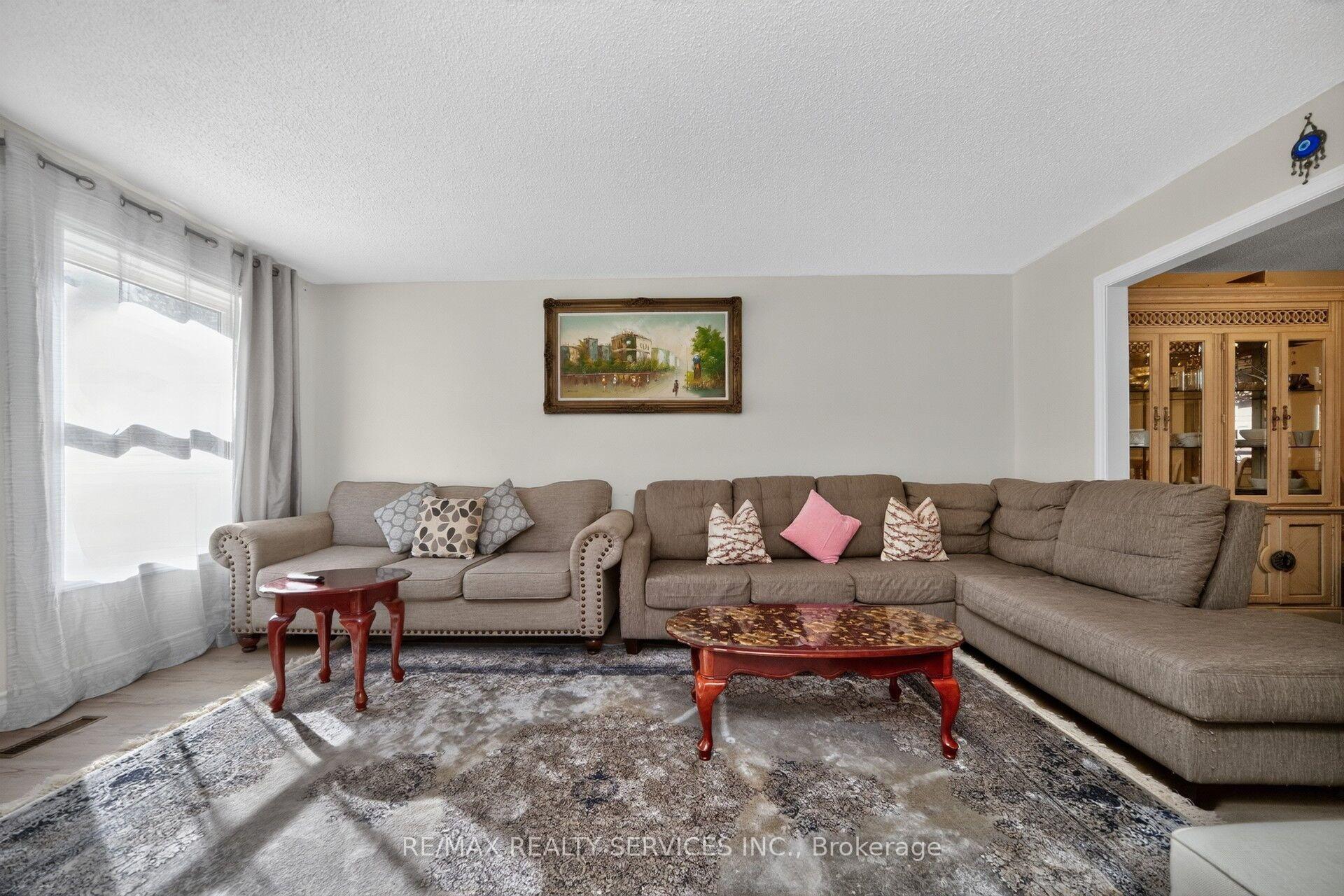 Photo 6 of 115 Amberly Boulevard, Hamilton, Ancaster — HOMEH