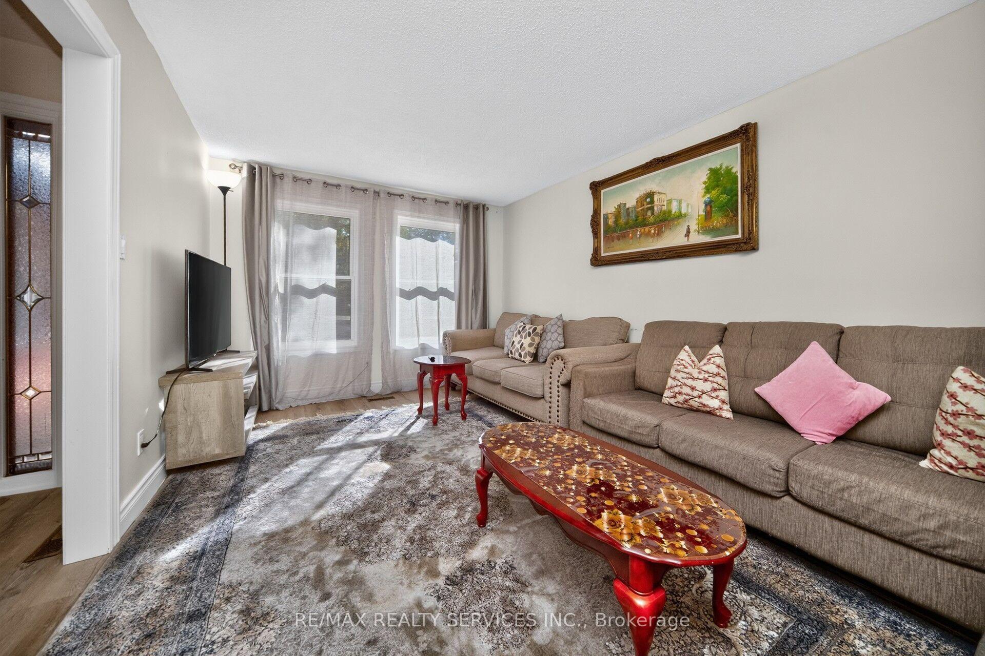 Photo 7 of 115 Amberly Boulevard, Hamilton, Ancaster — HOMEH