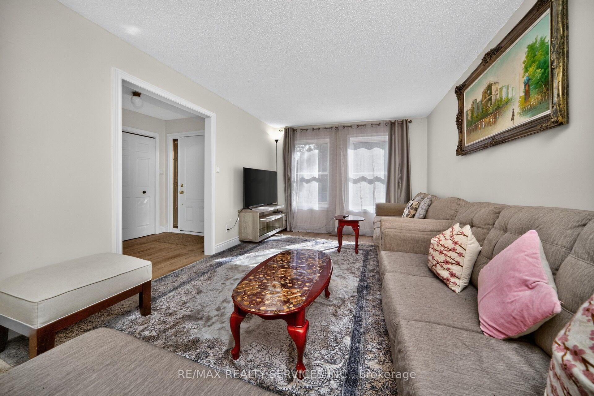 Photo 8 of 115 Amberly Boulevard, Hamilton, Ancaster — HOMEH