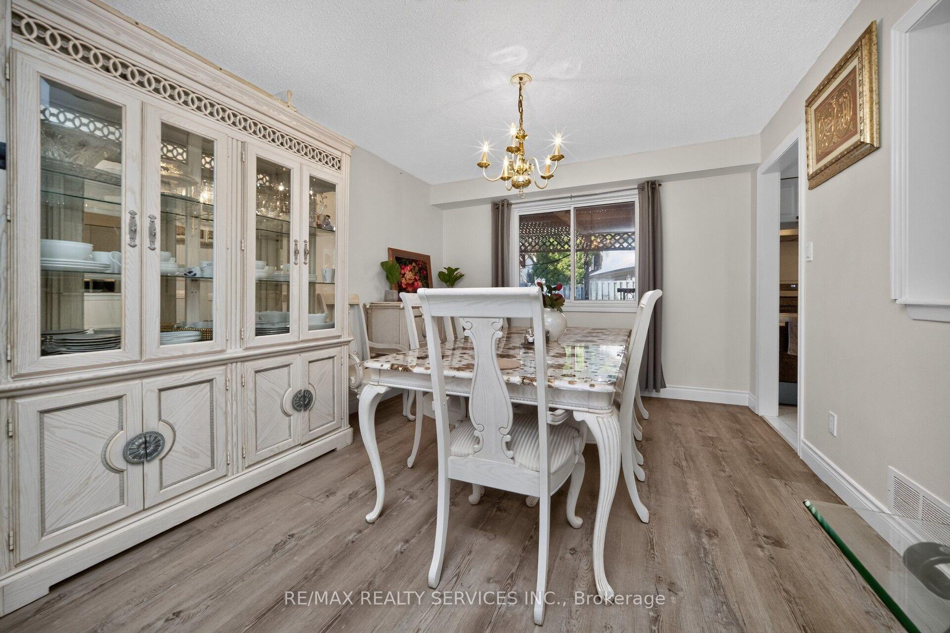 Photo 9 of 115 Amberly Boulevard, Hamilton, Ancaster — HOMEH
