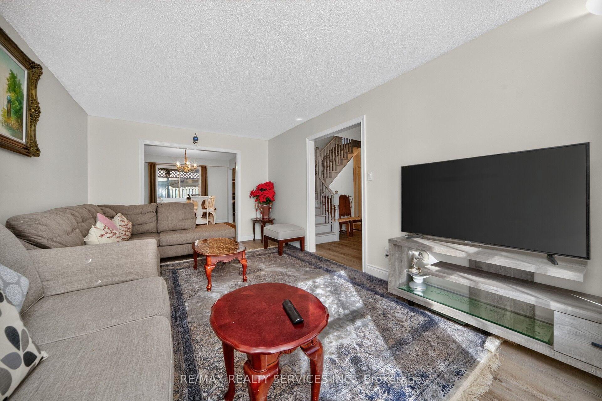 Photo 10 of 115 Amberly Boulevard, Hamilton, Ancaster — HOMEH