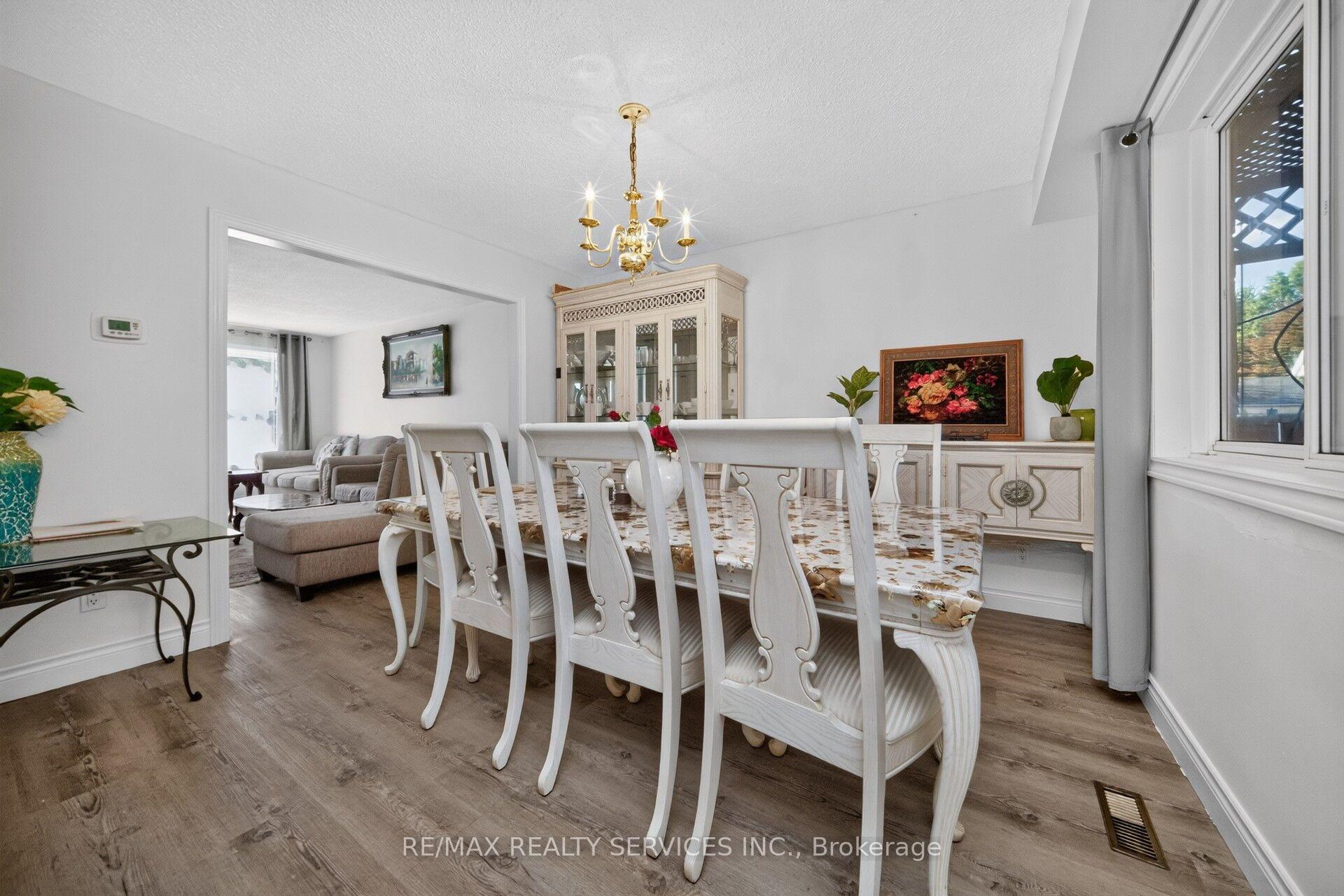 Photo 11 of 115 Amberly Boulevard, Hamilton, Ancaster — HOMEH