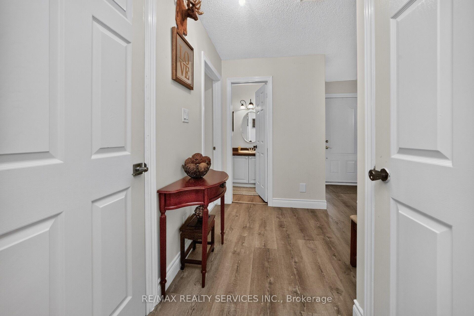 Photo 16 of 115 Amberly Boulevard, Hamilton, Ancaster — HOMEH