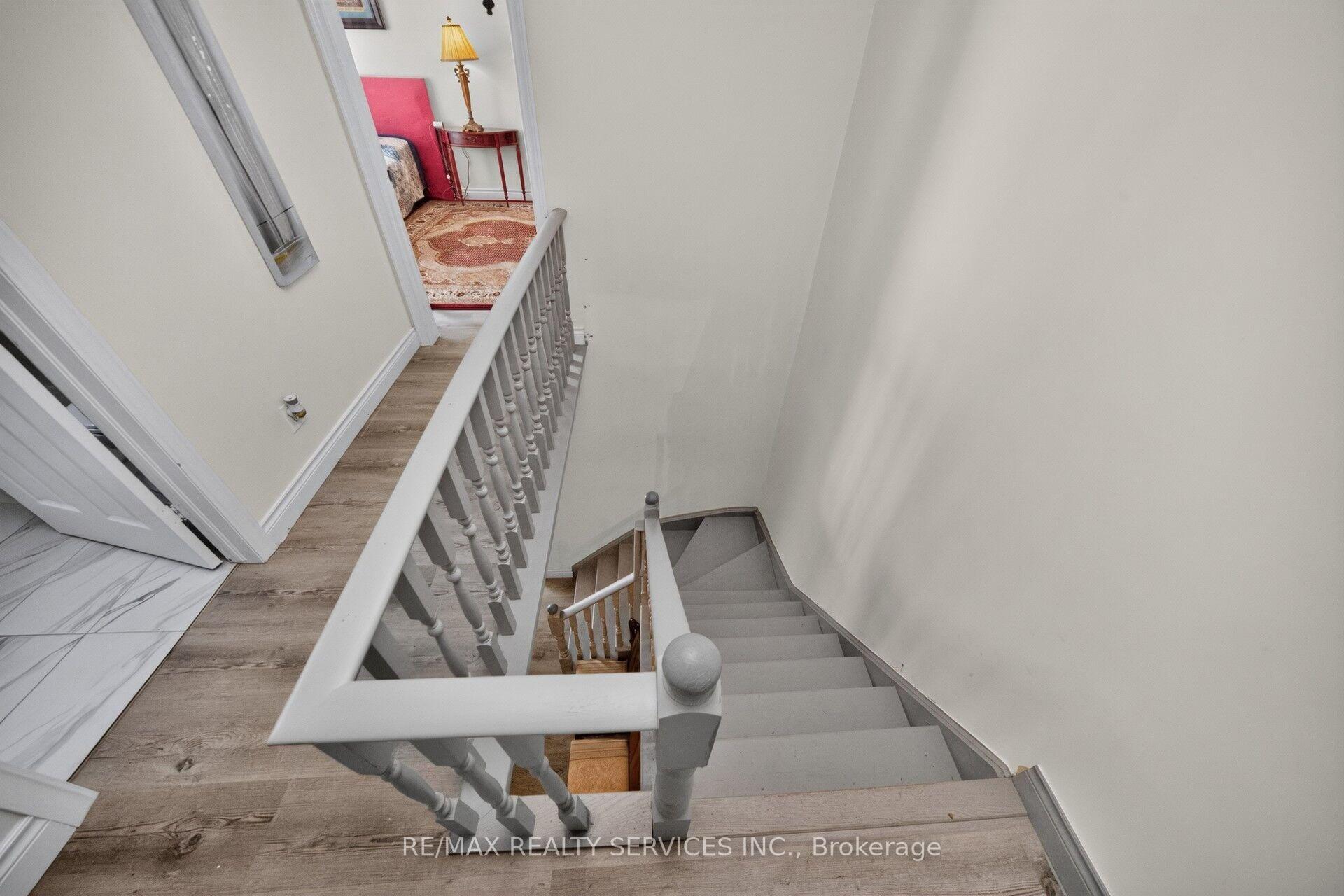 Photo 21 of 115 Amberly Boulevard, Hamilton, Ancaster — HOMEH