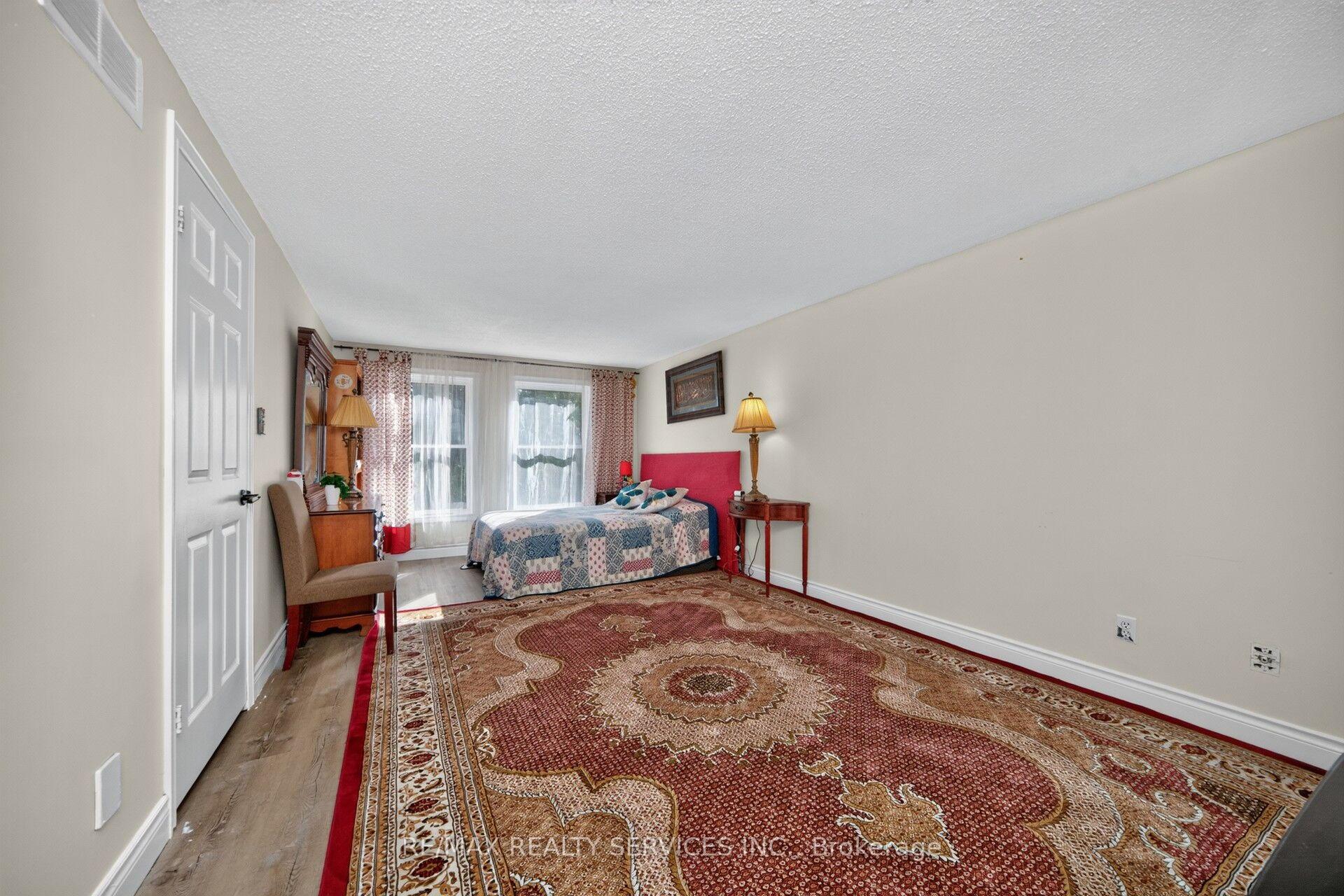 Photo 23 of 115 Amberly Boulevard, Hamilton, Ancaster — HOMEH