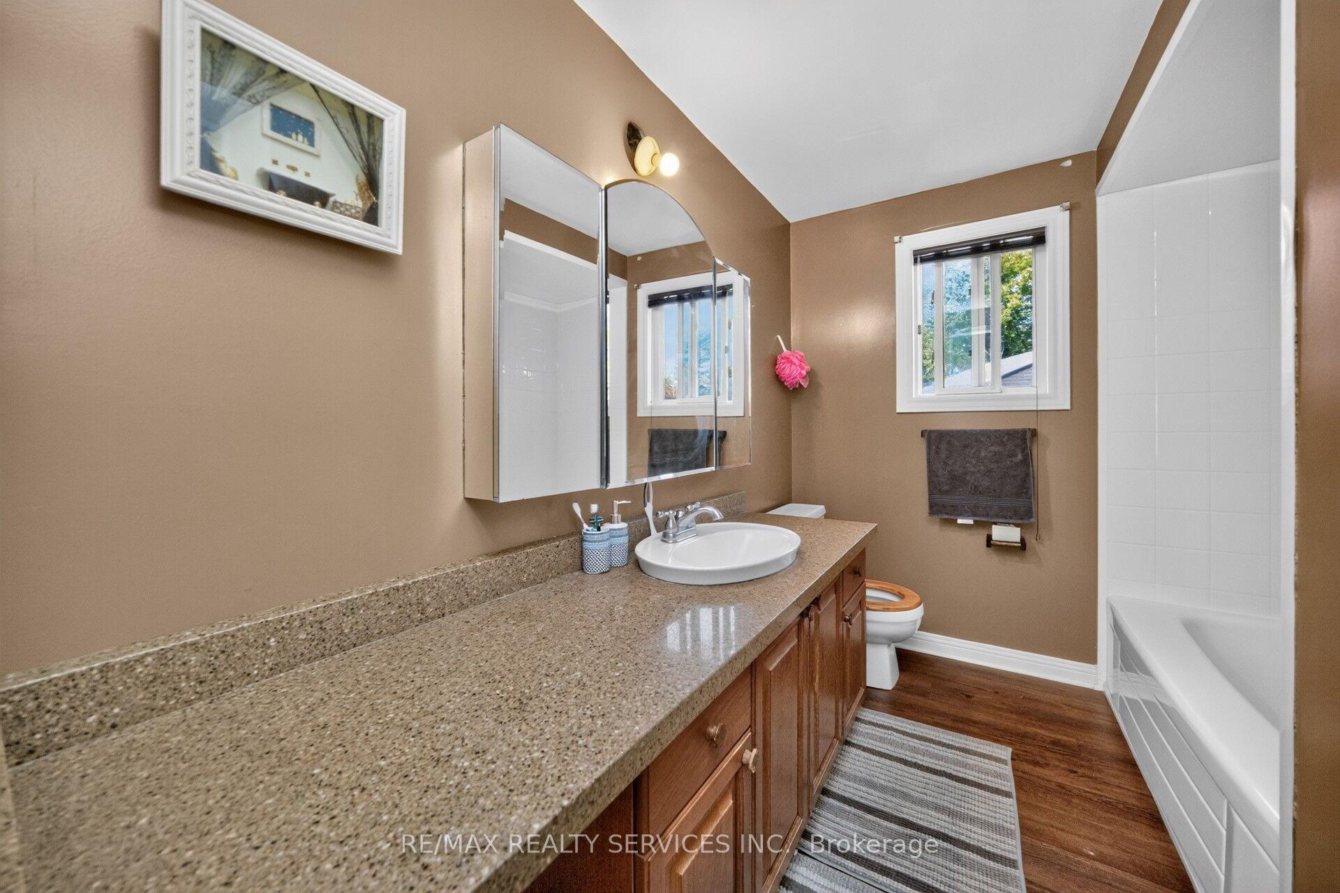 Photo 26 of 115 Amberly Boulevard, Hamilton, Ancaster — HOMEH